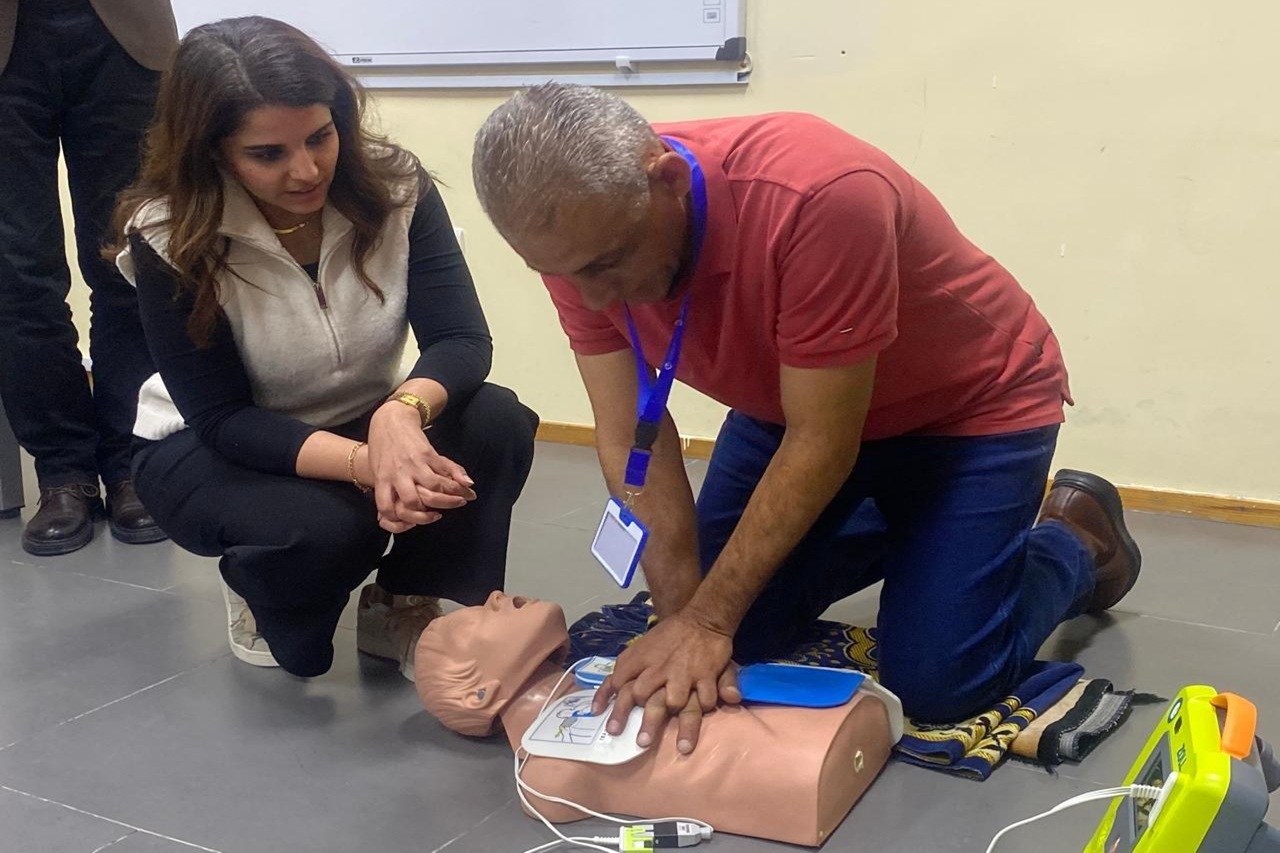 جامعة عمان العربية تعقد دورة تدريبية في الإنعاش القلبي الرئوي واستخدام جهاز (AED) بالتعاون مع شركة (ZOll) العالمية16