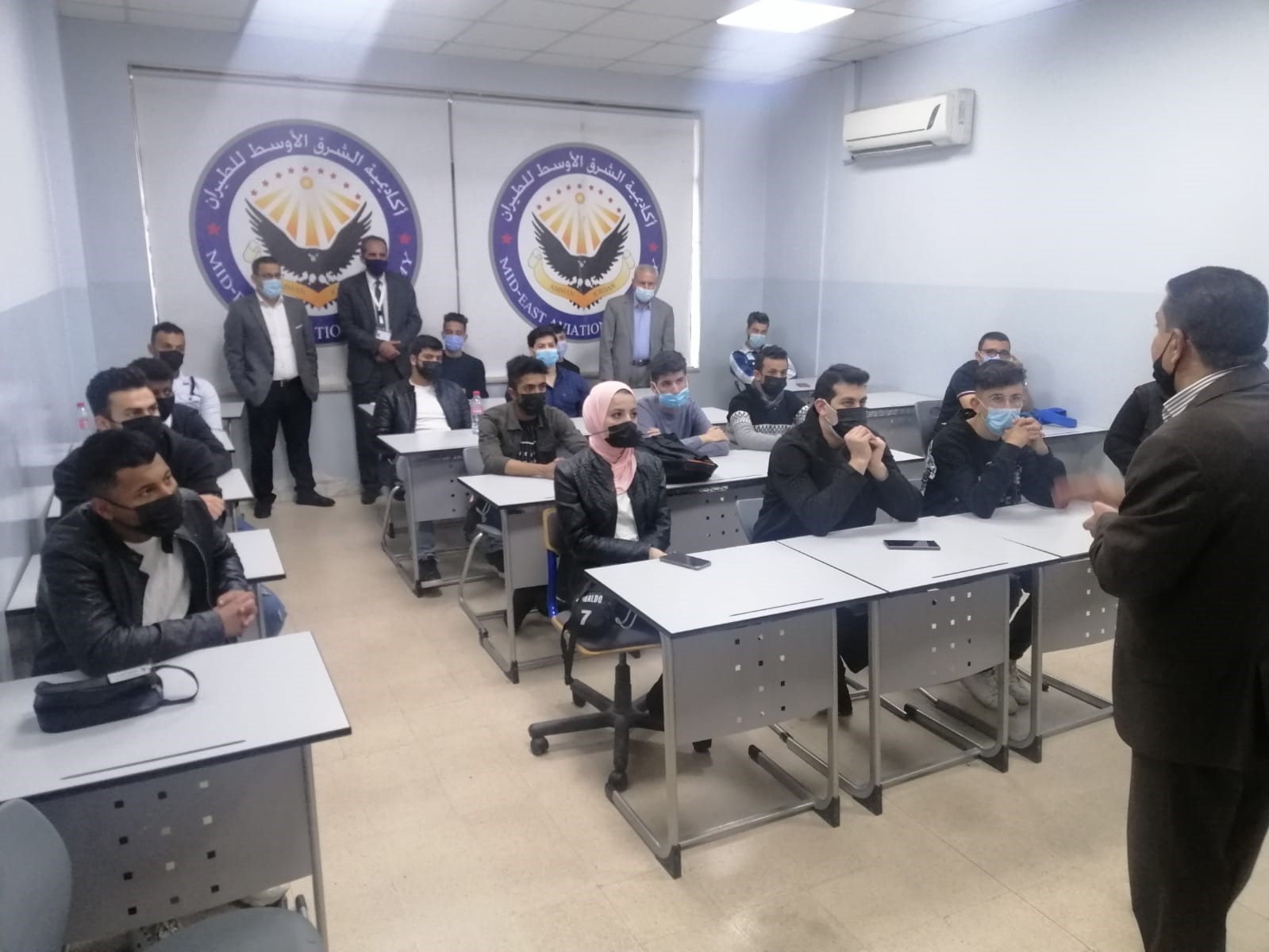 طلبة علوم الطيران في "عمان العربية" يزورون أكاديمية الشرق الأوسط للطيران1