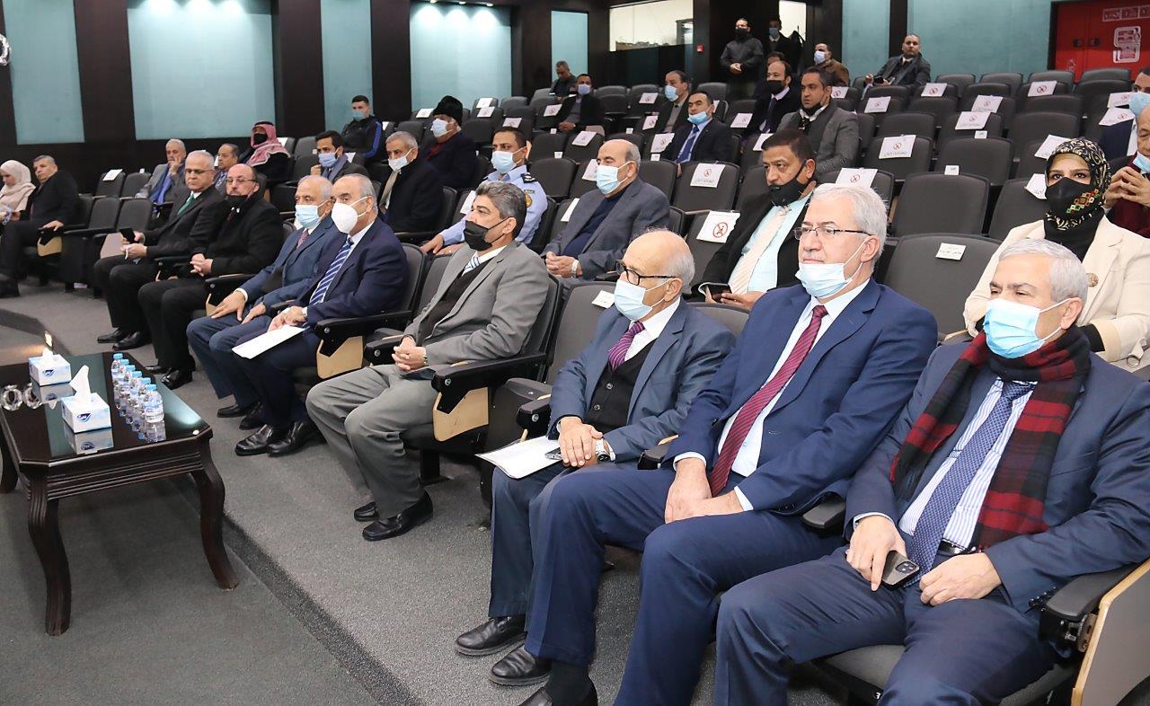 برعاية دولة الدكتور عبد الرؤوف الروابدة  مؤتمر "آثار أزمة كورونا على الأردن" في جامعة عمان العربية 2