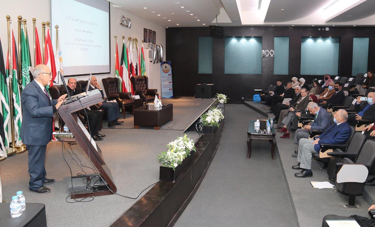 برعاية دولة الدكتور عبد الرؤوف الروابدة  مؤتمر "آثار أزمة كورونا على الأردن" في جامعة عمان العربية 19