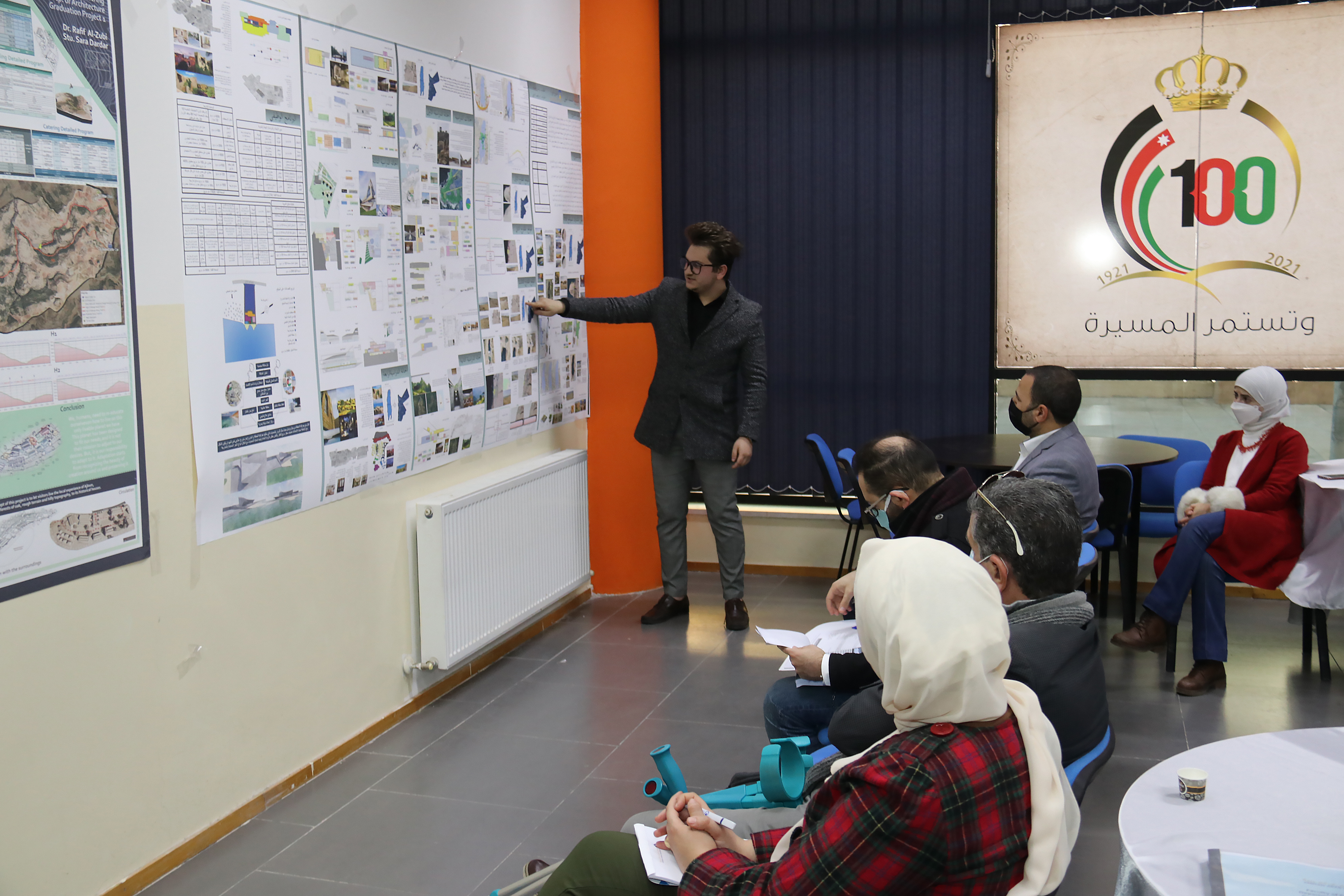 طلبة هندسة العمارة في" عمان العربية " يناقشون مشاريع تخرجهم2