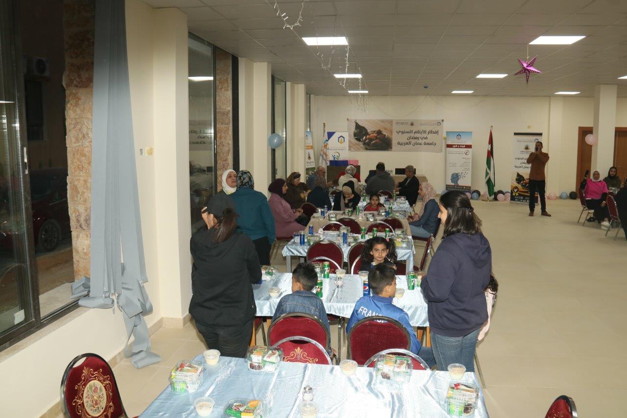 تربوية "عمان العربية" تقيم حفل إفطار للأيتام وذوي الإعاقة9