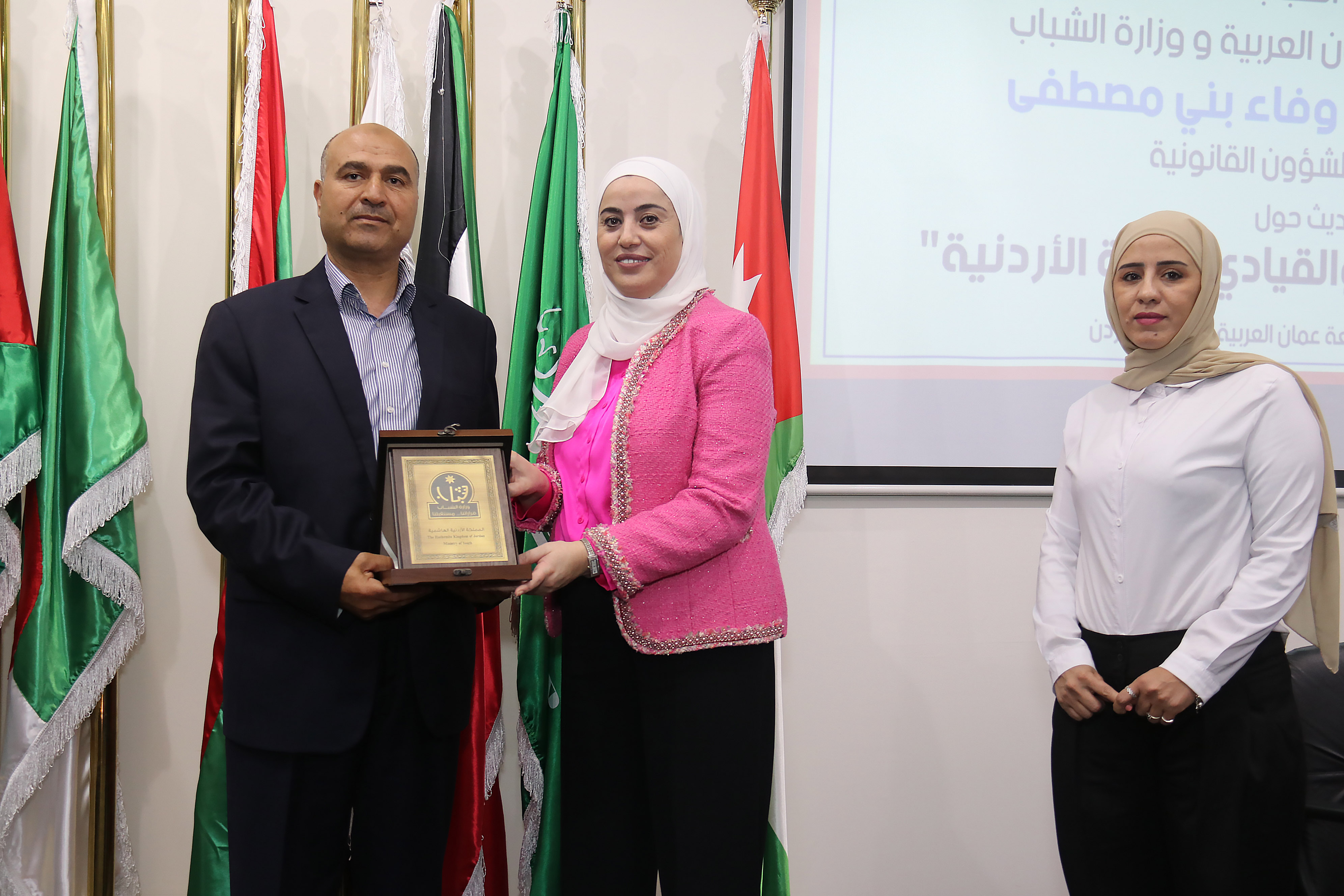 ندوة "التمكين السياسي والقيادي للمرأة الأردنية" في عمان العربية12