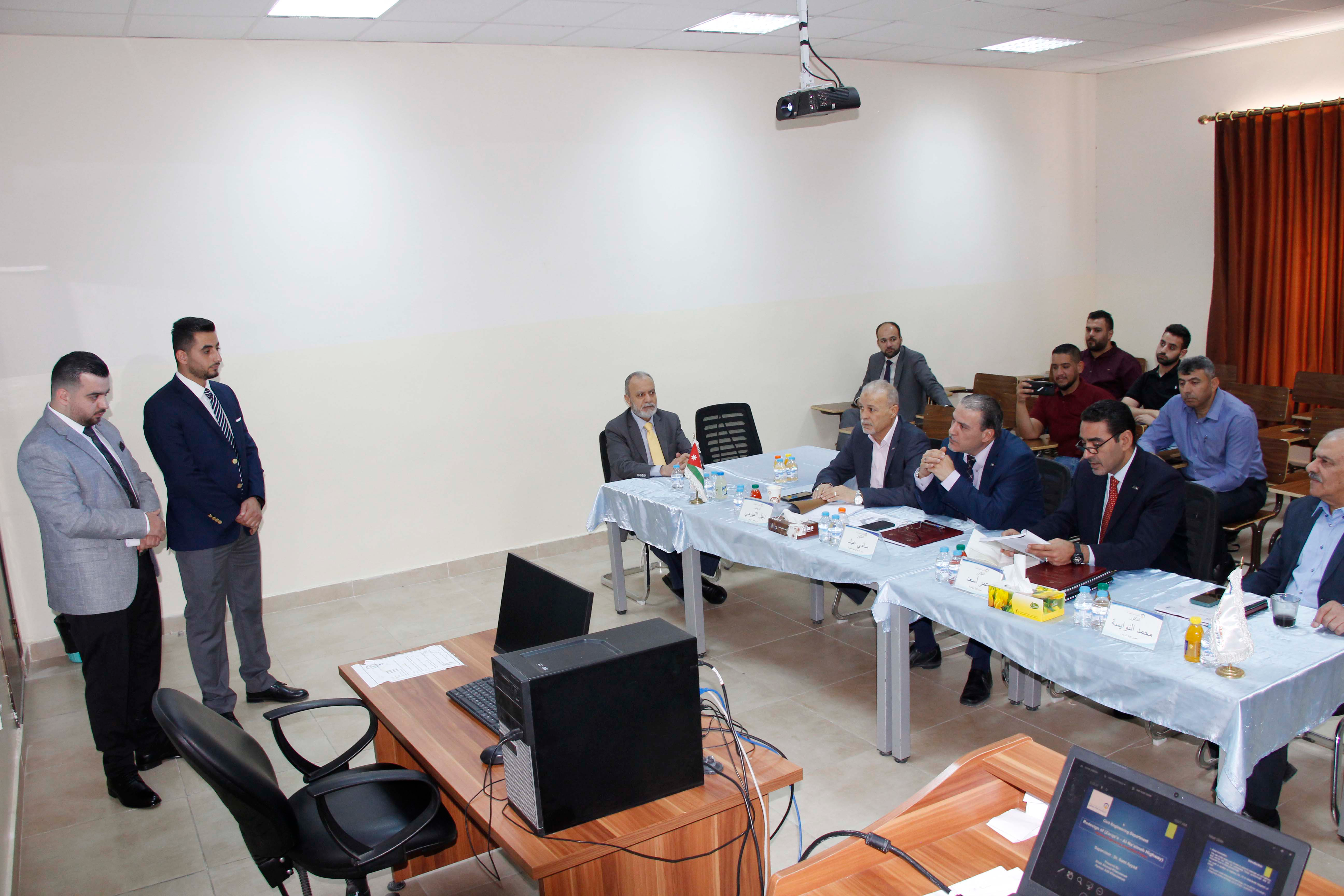مناقشة مشاريع تخرج قسم الهندسة المدنية في عمان العربية2