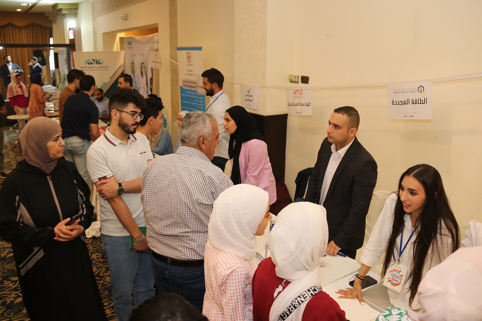 "عمان العربية" تتميز باستقبال طلبة الثانوية العامة وإرشادهم إلى التخصص المناسب3