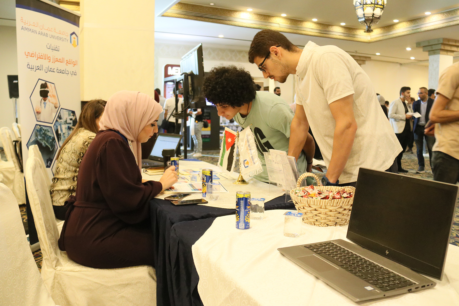 "عمان العربية" تتميز باستقبال طلبة الثانوية العامة وإرشادهم إلى التخصص المناسب7
