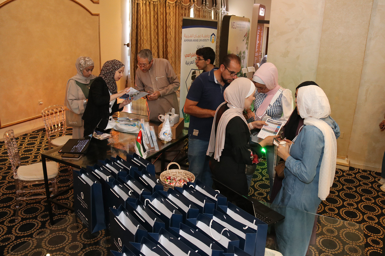 "عمان العربية" تتميز باستقبال طلبة الثانوية العامة وإرشادهم إلى التخصص المناسب14