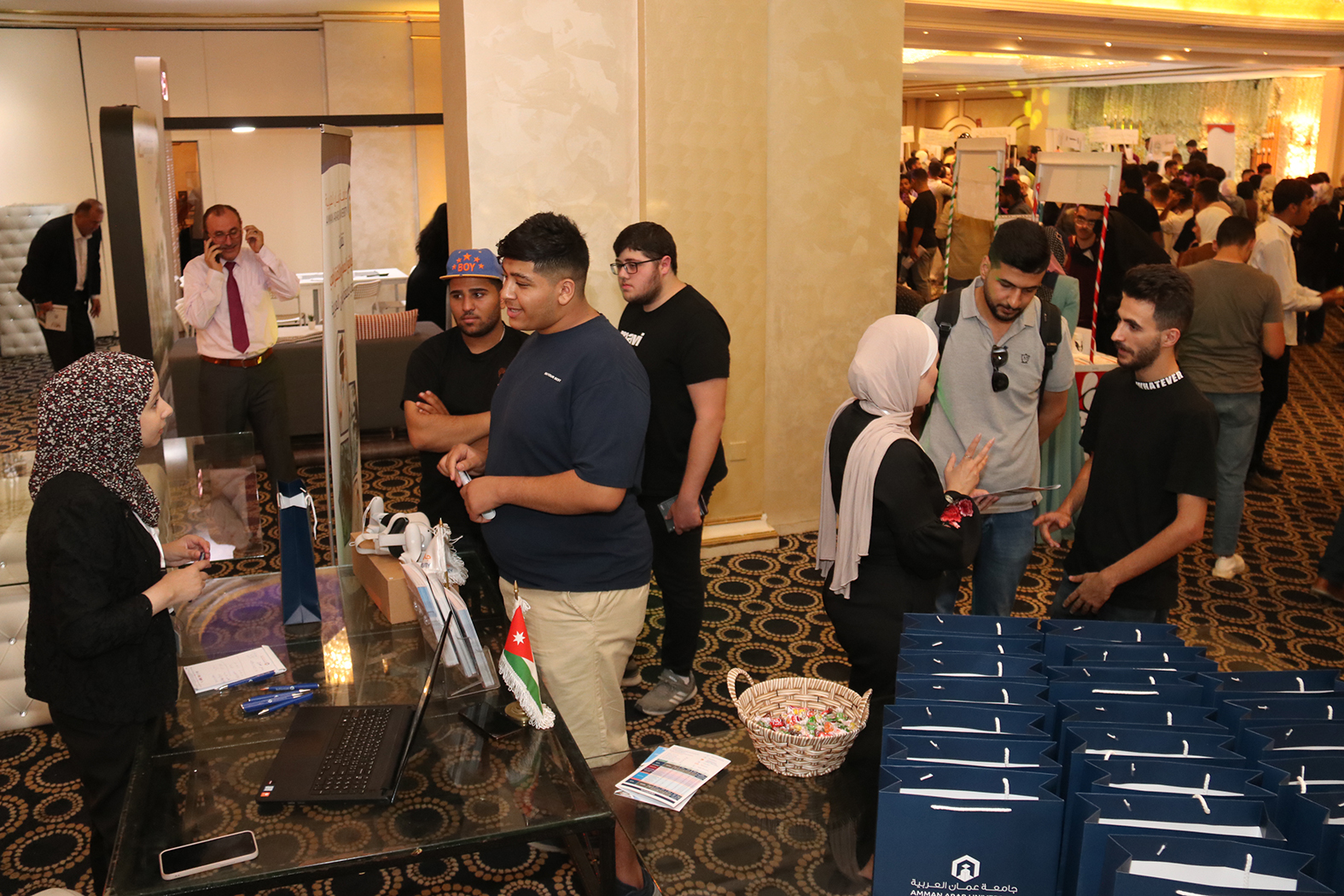 "عمان العربية" تتميز باستقبال طلبة الثانوية العامة وإرشادهم إلى التخصص المناسب15