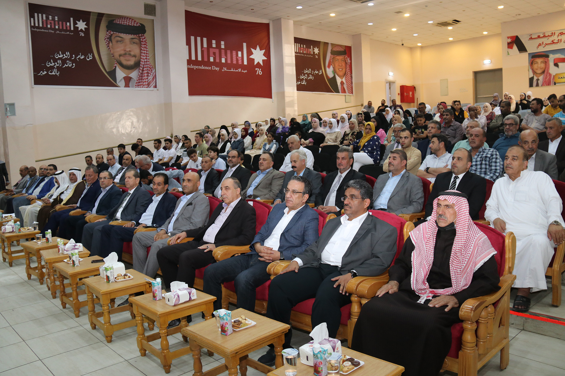 "عمان العربية" تكرم اوائل الثانوية العامة في لواء عين الباشا ومخيم البقعة1