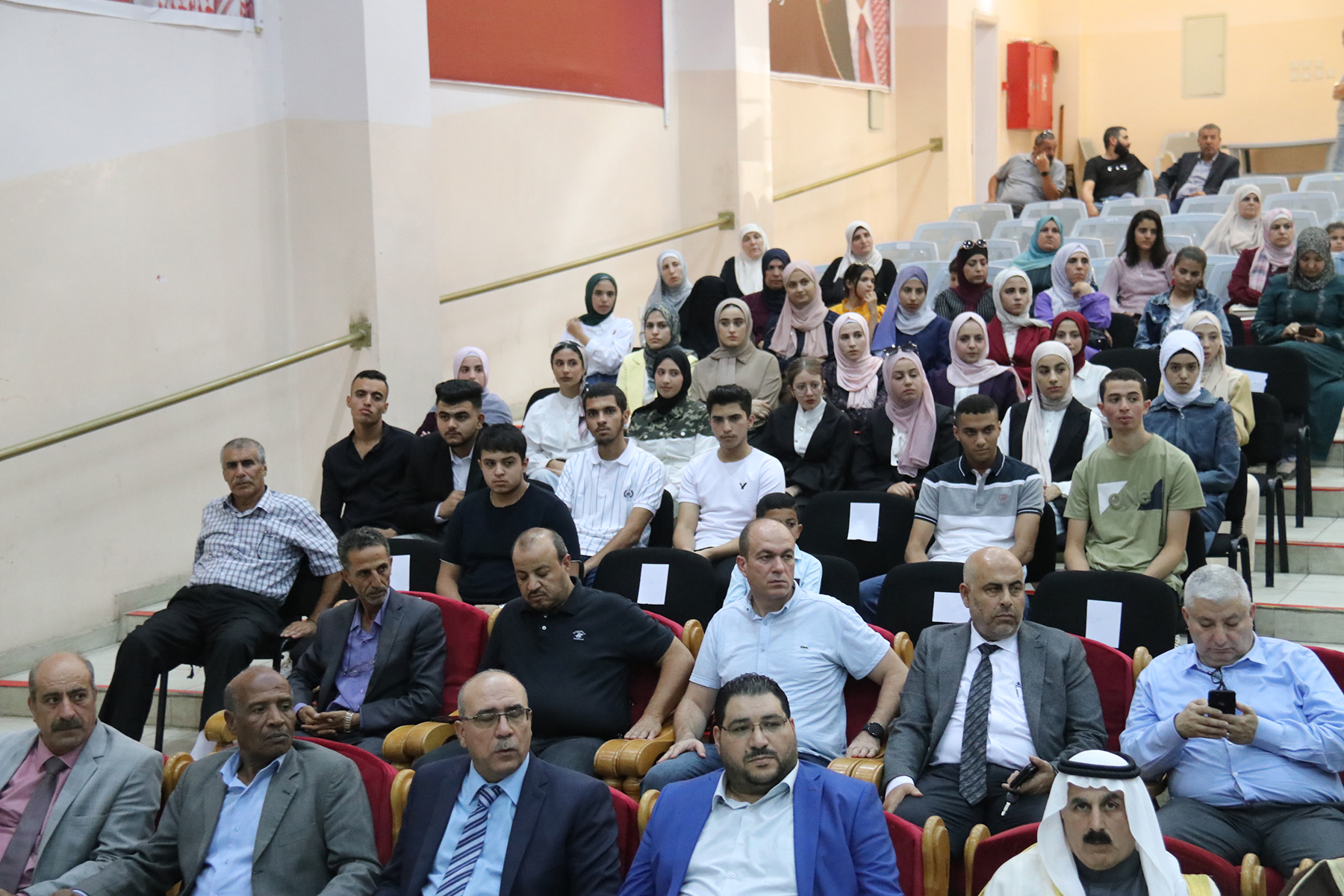 "عمان العربية" تكرم اوائل الثانوية العامة في لواء عين الباشا ومخيم البقعة4