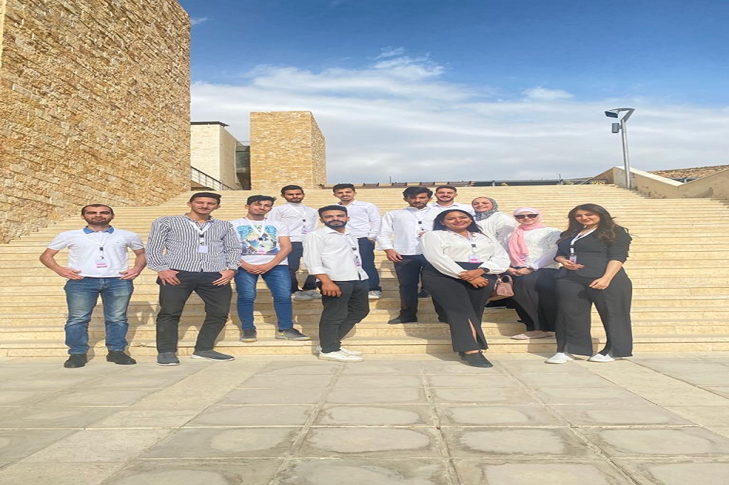 فريق "عمان العربية" يضع خطة العمل لجائزة هالت برايز (Hult Prize)1