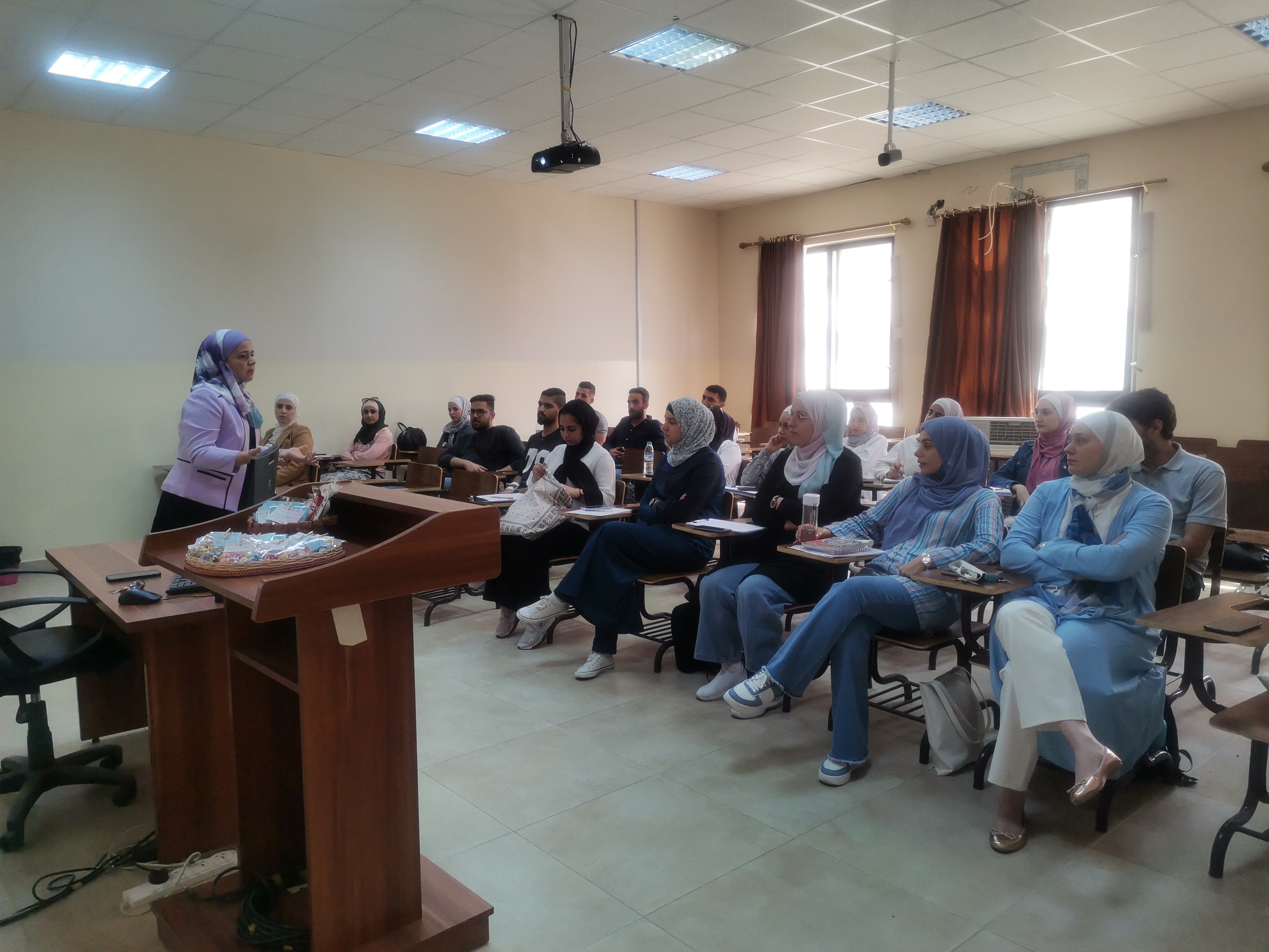 انطلاق نادي البحث العلمي لكلية الصيدلة في جامعة عمان العربية1