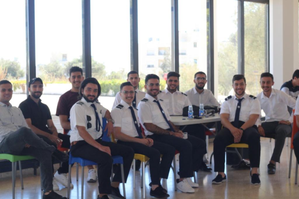 تخريج دورة علوم وتكنولوجيا الفضاء لطلبة كلية الطيران في جامعة عمان العربية9