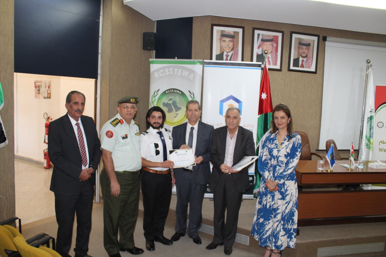 تخريج دورة علوم وتكنولوجيا الفضاء لطلبة كلية الطيران في جامعة عمان العربية7