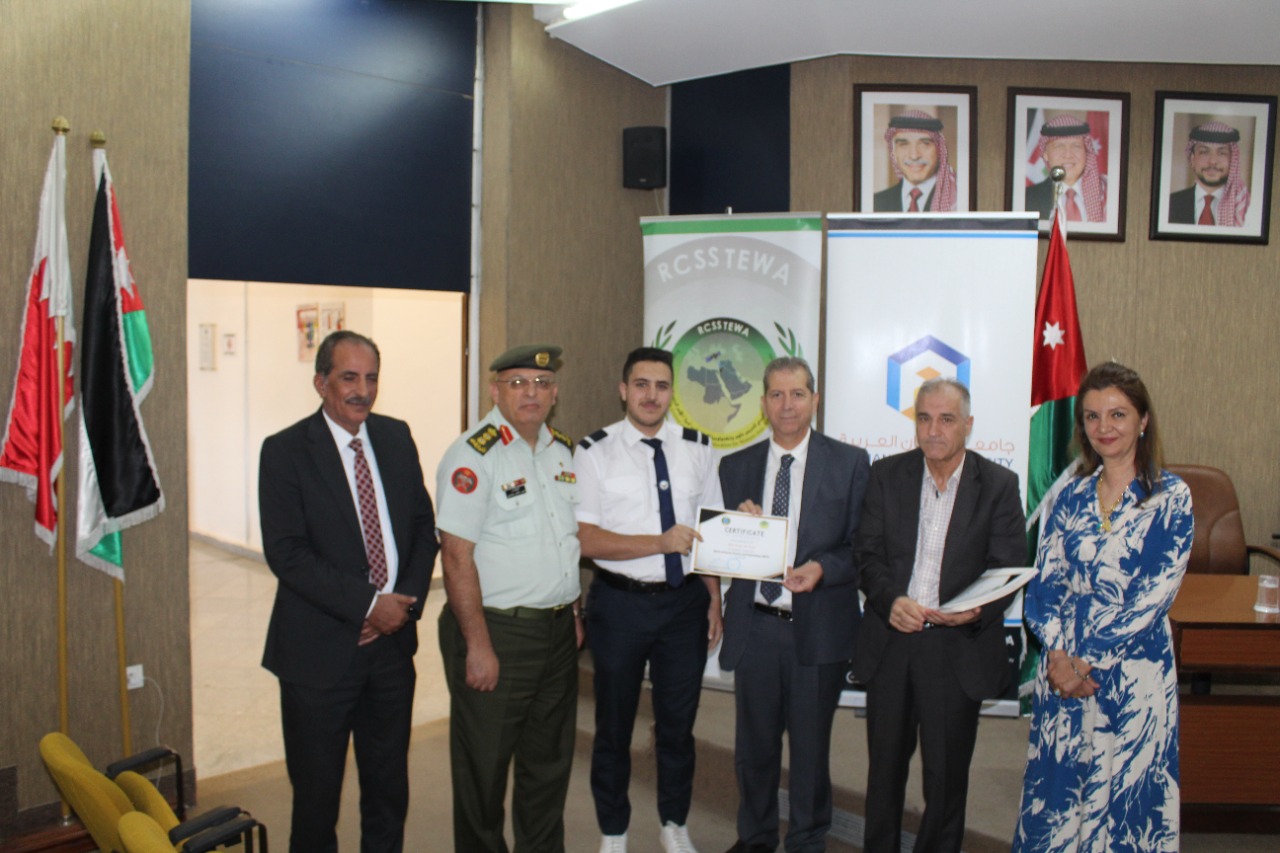 تخريج دورة علوم وتكنولوجيا الفضاء لطلبة كلية الطيران في جامعة عمان العربية13