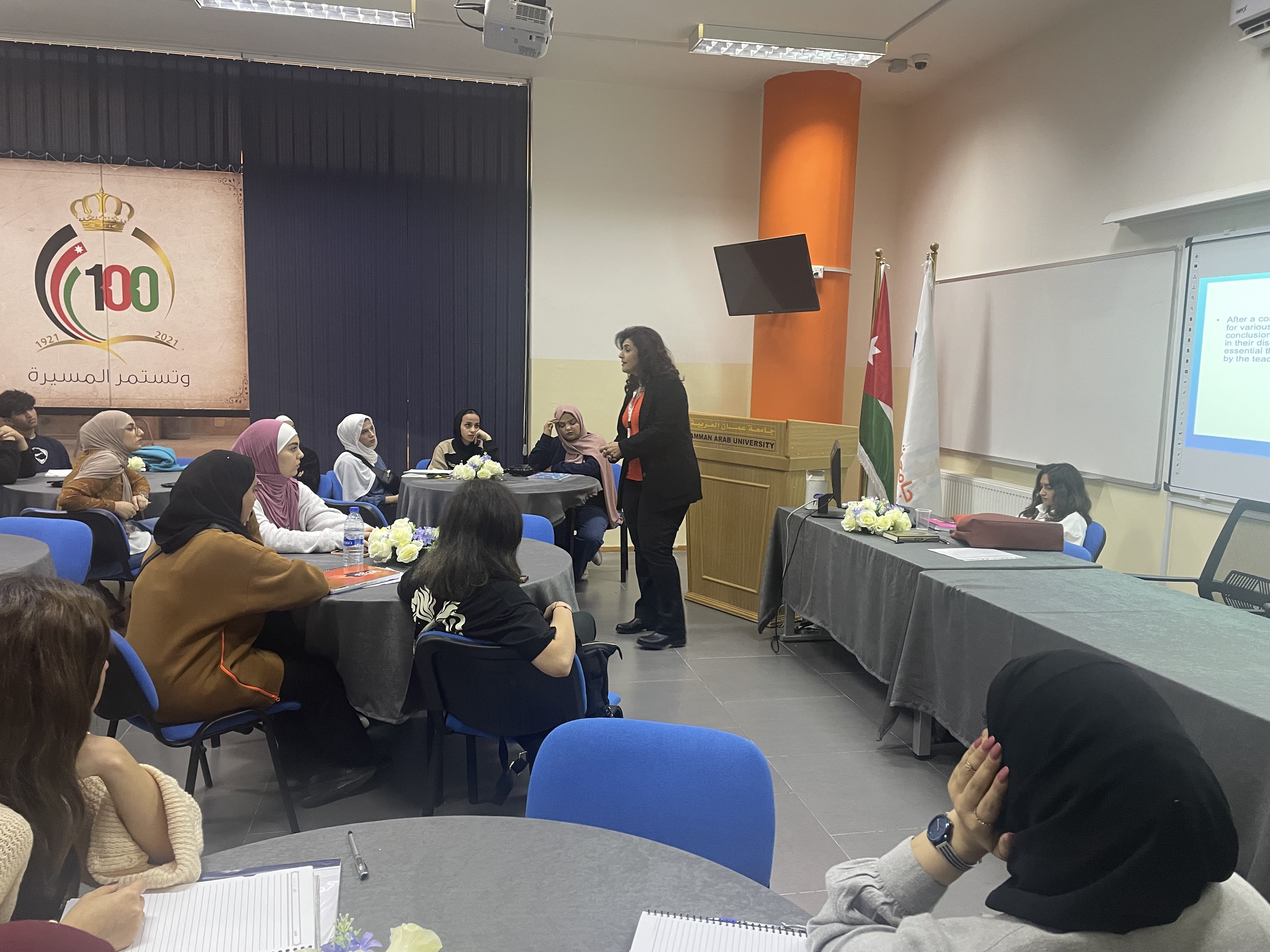 ورشة "المحادثة باللغة الإنجليزية" لطلبة عمان العربية1