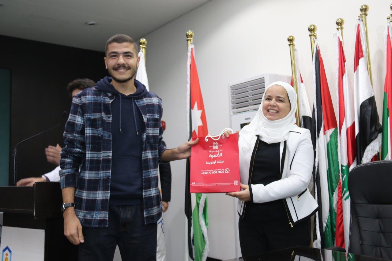 خريجو الصيدلة في " عمان العربية " يسردون قصص نجاحهم للطلبة المستجدين15
