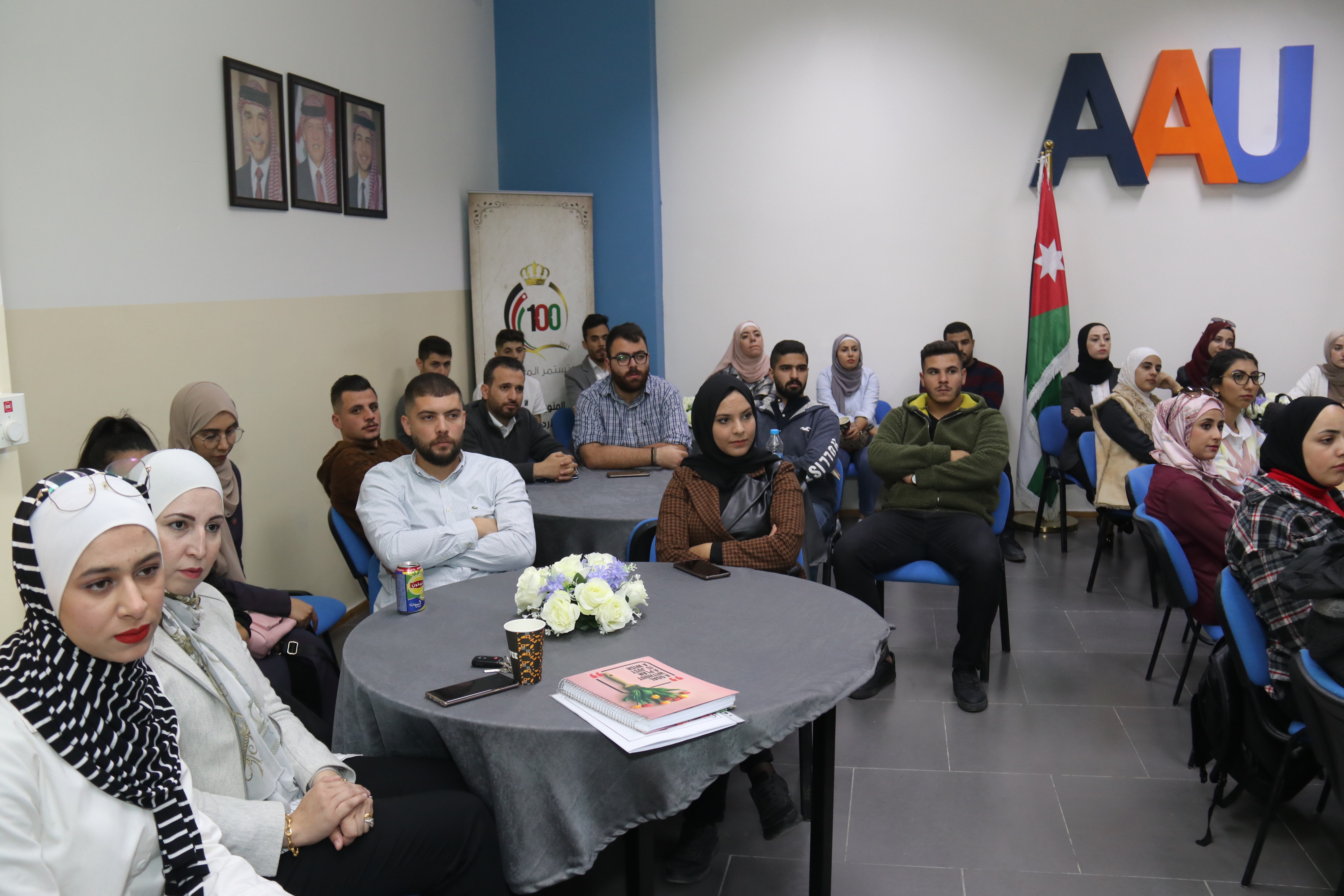 "عمان العربية" تعقد جلسة تعريفية لبرنامج "زين المبادرة 6" لطلبتها3