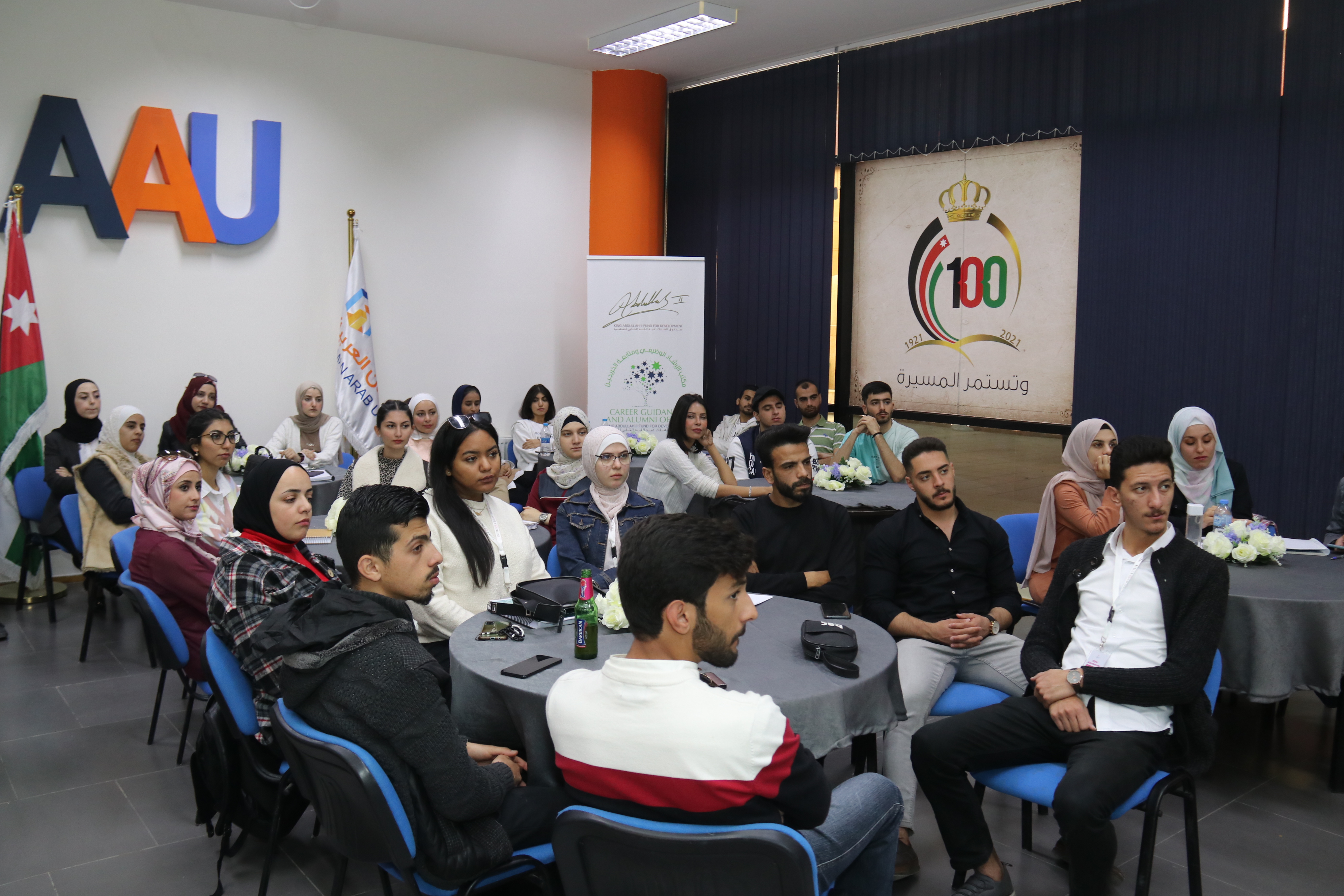 "عمان العربية" تعقد جلسة تعريفية لبرنامج "زين المبادرة 6" لطلبتها4