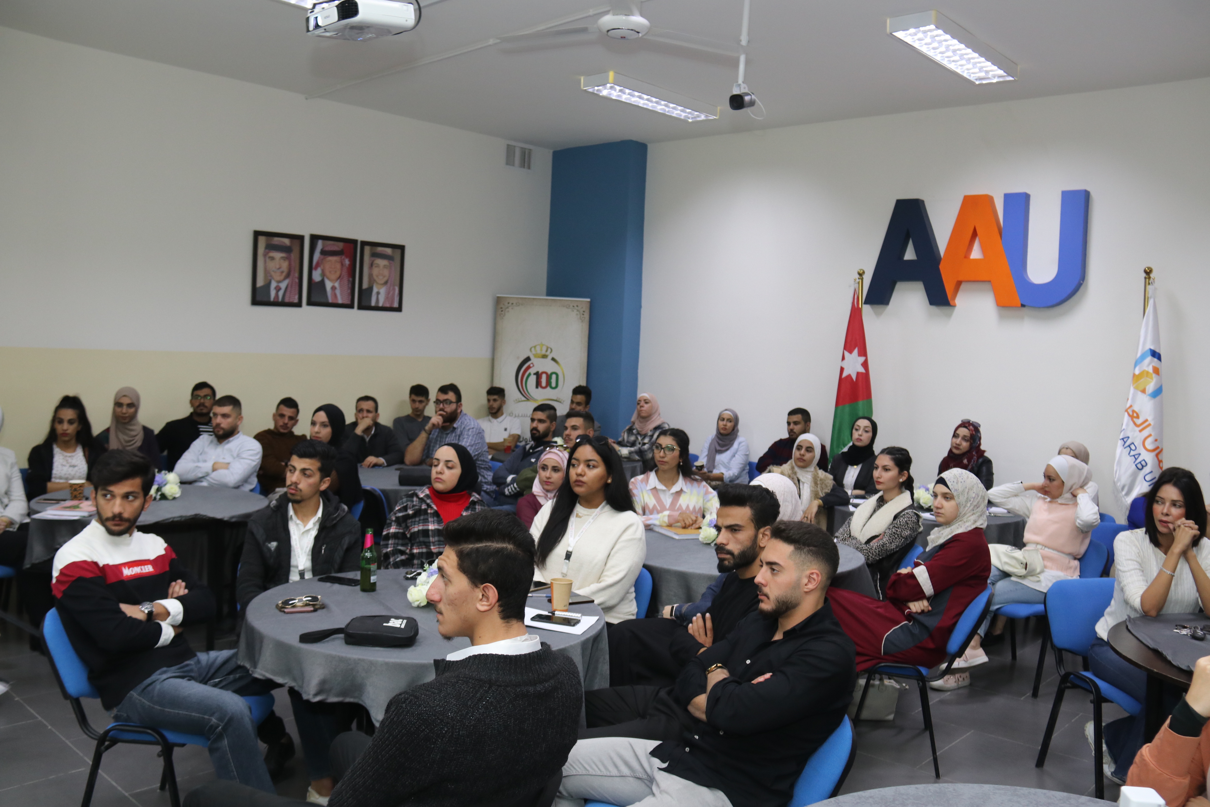 "عمان العربية" تعقد جلسة تعريفية لبرنامج "زين المبادرة 6" لطلبتها5