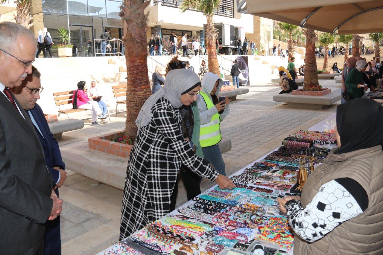 "عمان العربية" تستضيف فعاليات "سوق كرم" و "مبادرة احنا بكرا"6