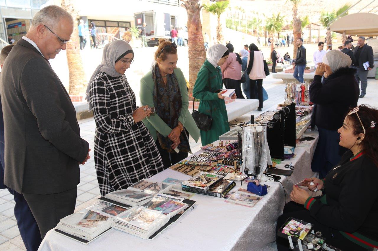"عمان العربية" تستضيف فعاليات "سوق كرم" و "مبادرة احنا بكرا"8