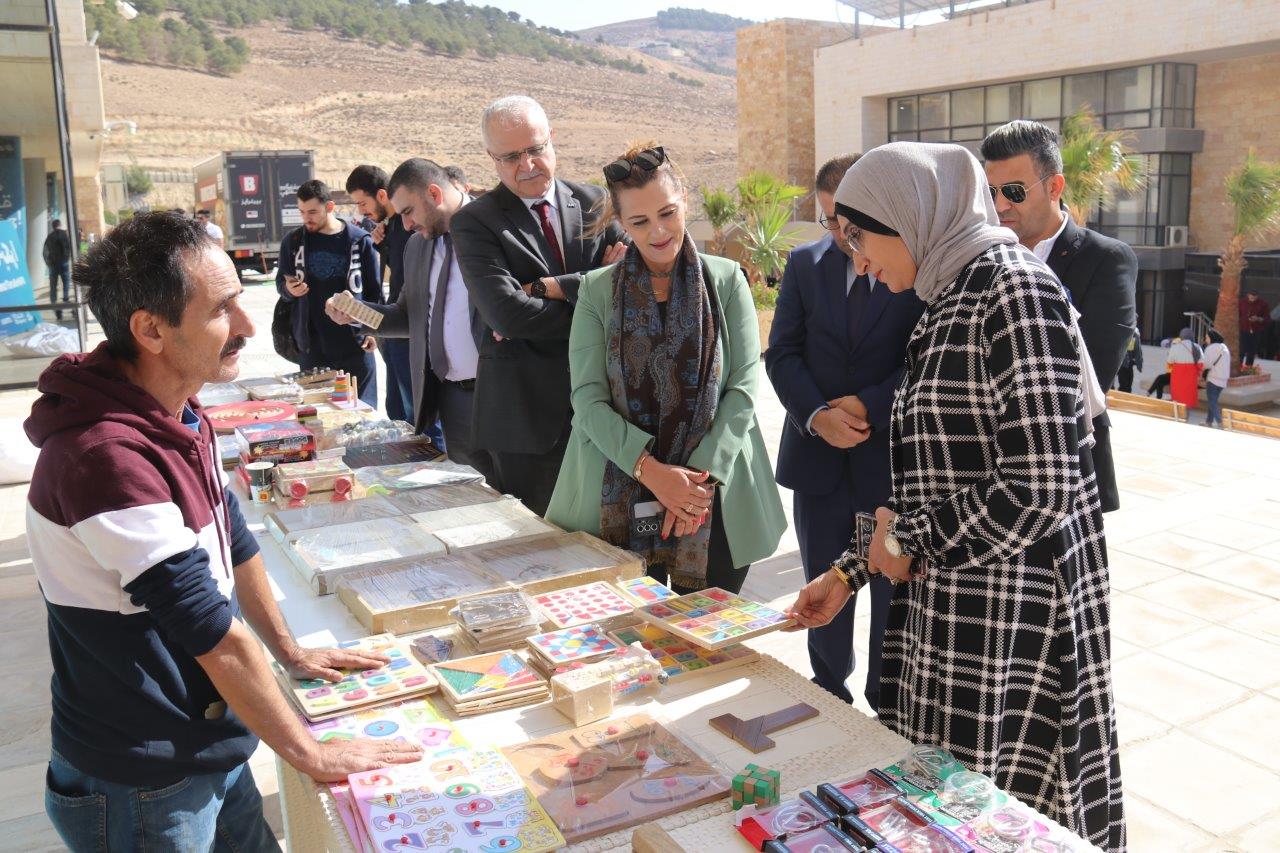 "عمان العربية" تستضيف فعاليات "سوق كرم" و "مبادرة احنا بكرا"10