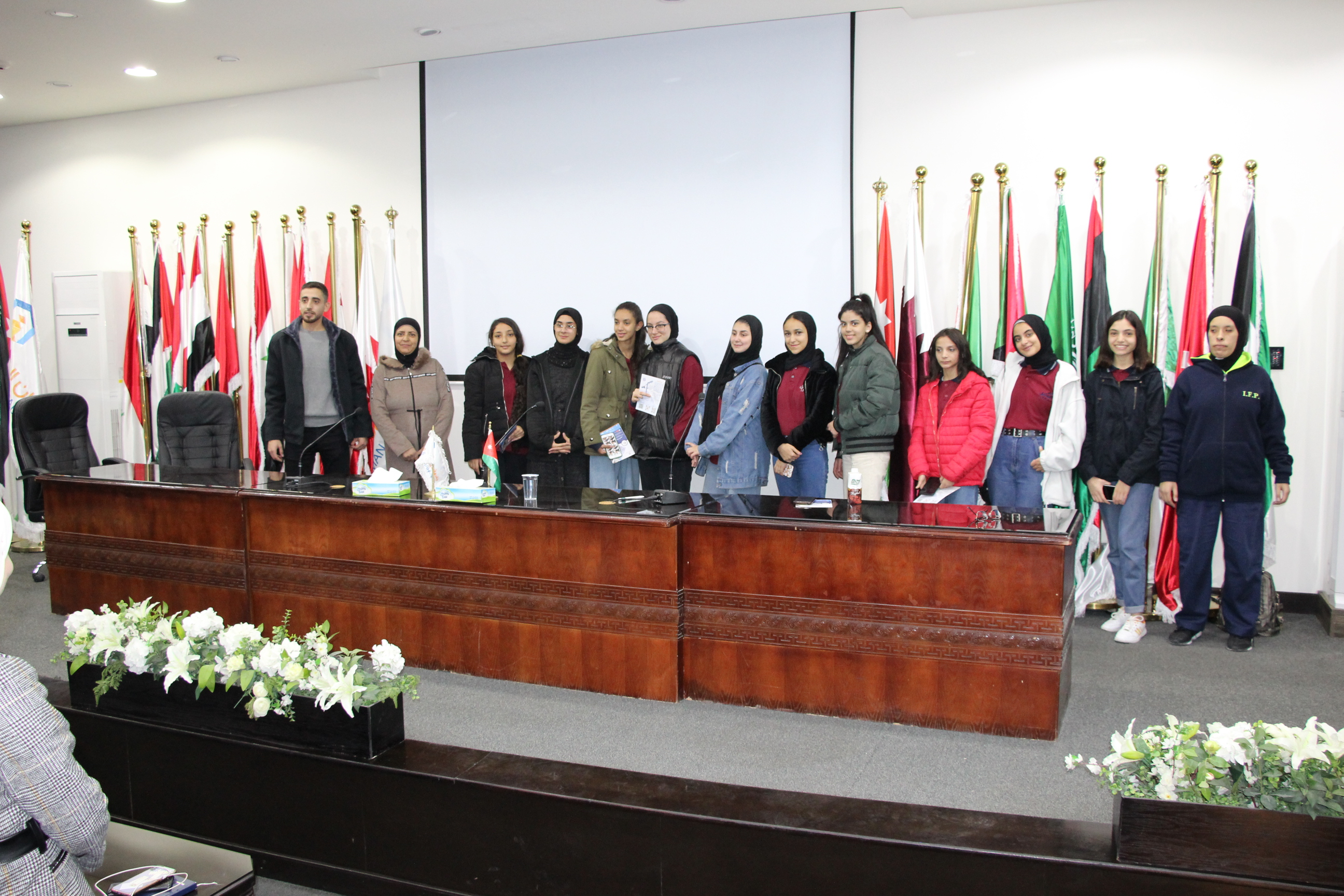 "عمان العربية" تستقبل طلبة مدرسة أكاديمية فخر المستقبل الدولية 4