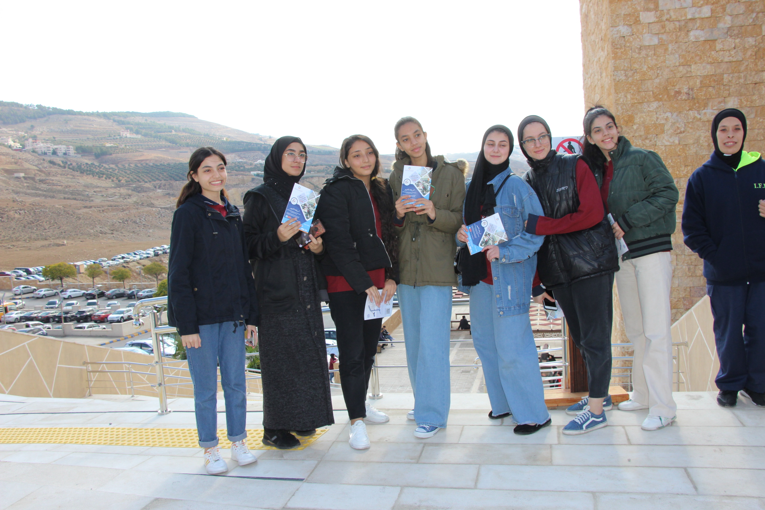 "عمان العربية" تستقبل طلبة مدرسة أكاديمية فخر المستقبل الدولية 5