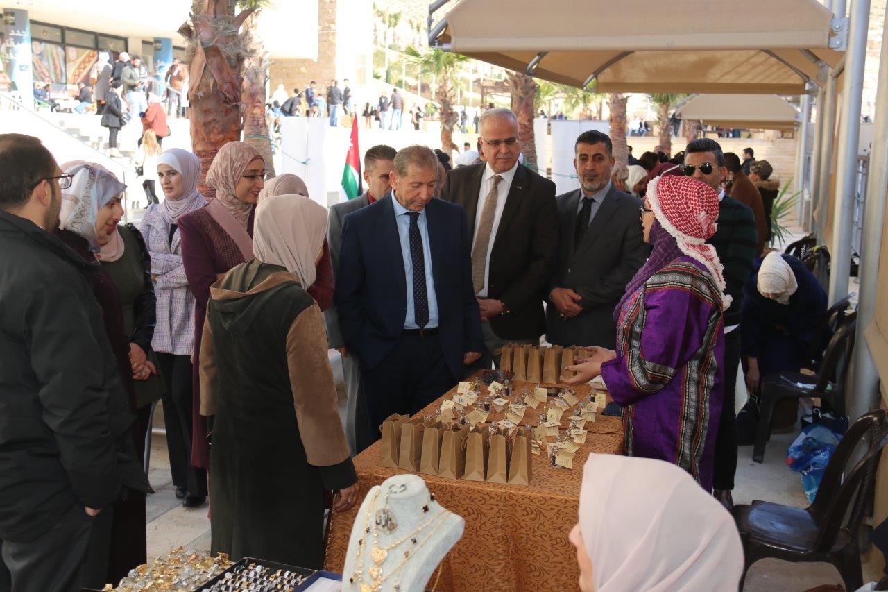فعاليات بازار مزن جامعة عمان العربية الخيري 4