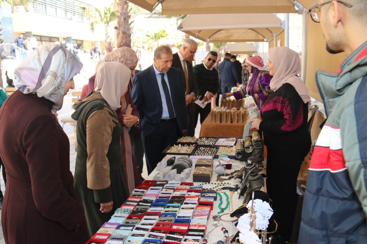 فعاليات بازار مزن جامعة عمان العربية الخيري 5
