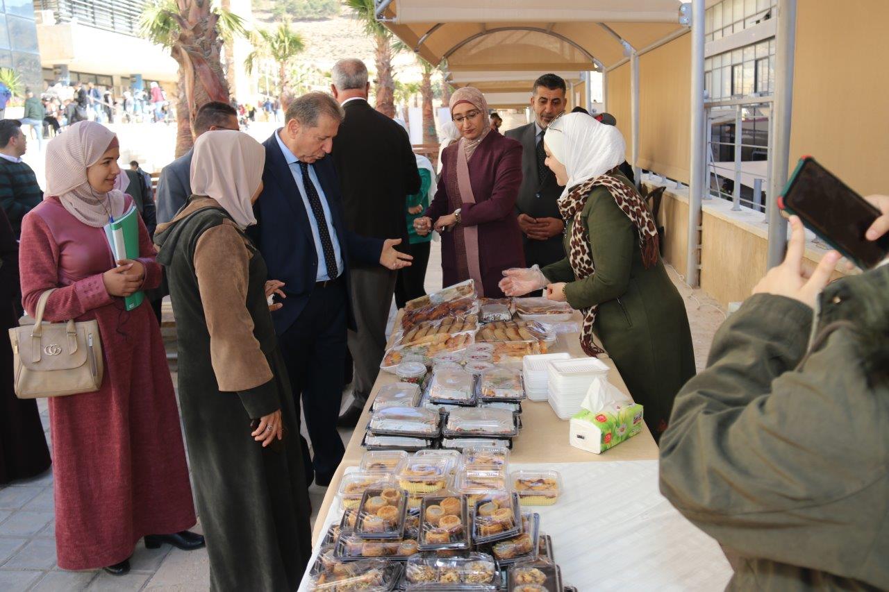 فعاليات بازار مزن جامعة عمان العربية الخيري 6