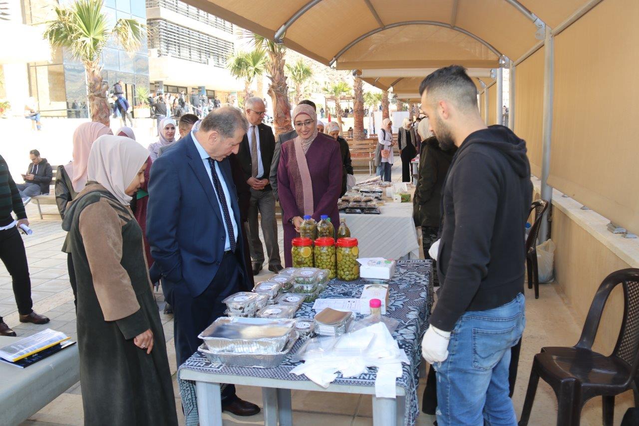 فعاليات بازار مزن جامعة عمان العربية الخيري 7
