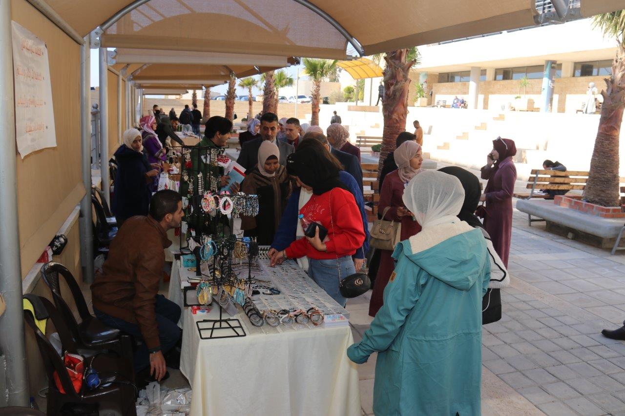 فعاليات بازار مزن جامعة عمان العربية الخيري 8
