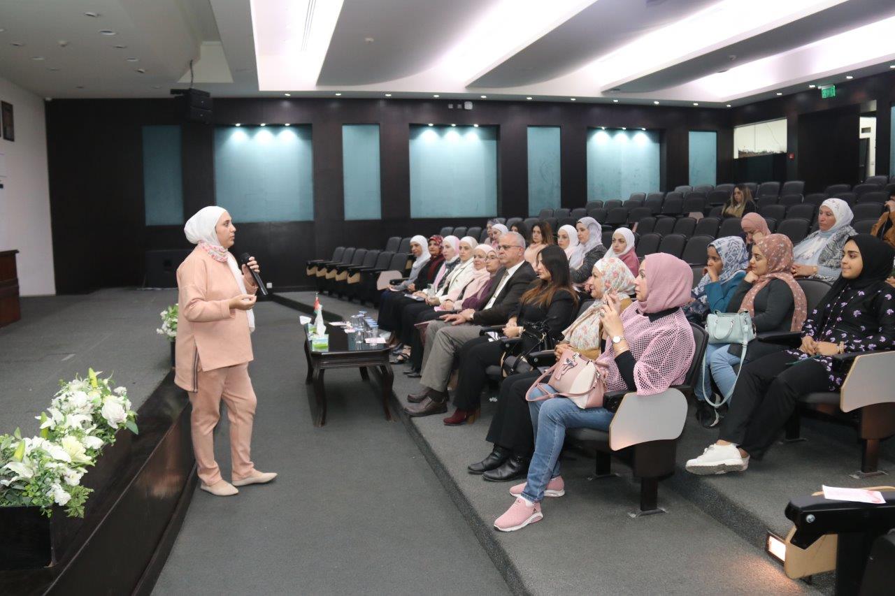 يوم توعوي بسرطان الثدي في جامعة عمان العربية9