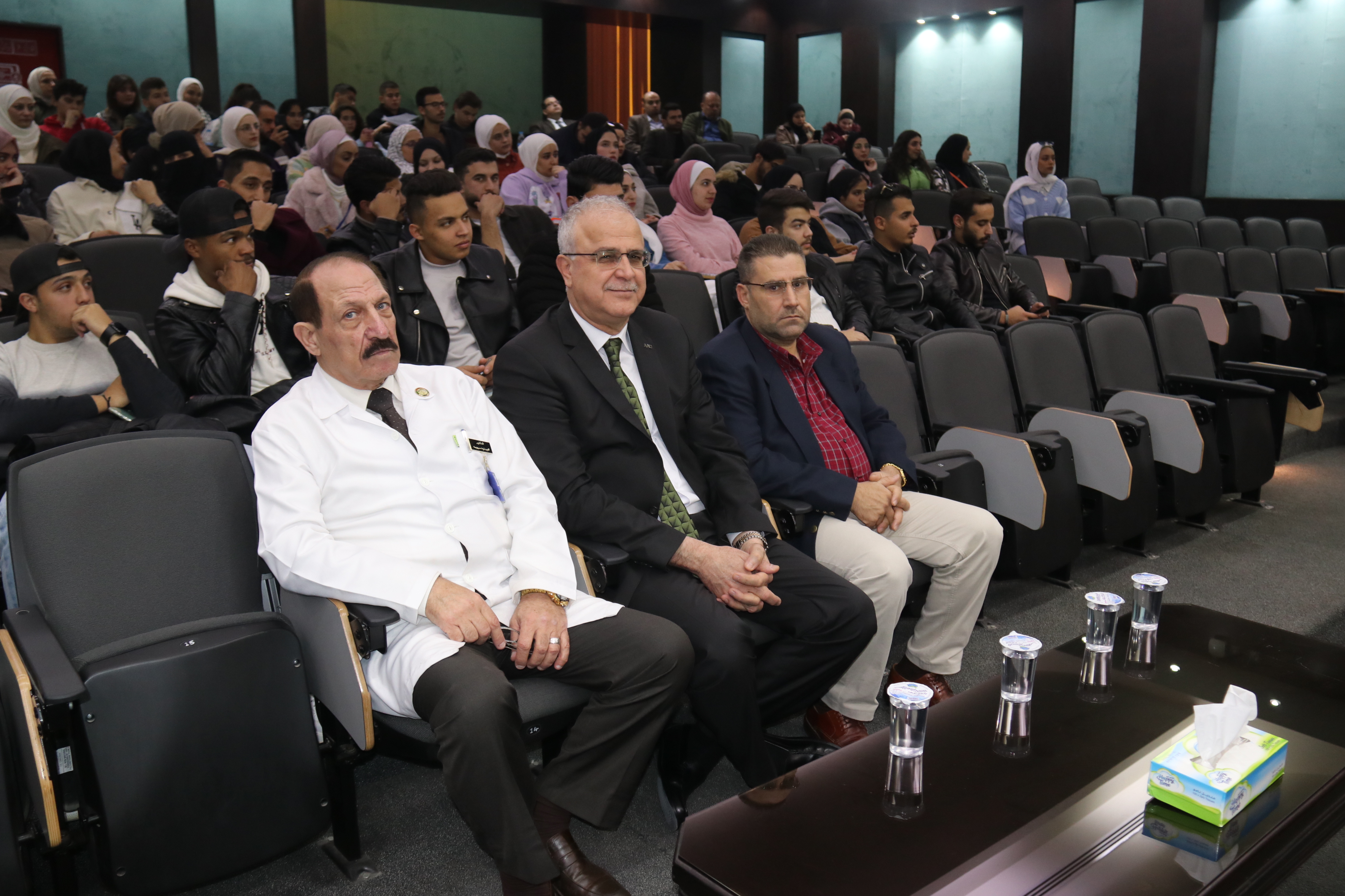 محاضرة توعوية تثقيفية حول القرحة الهضمية والارتداد المعدي المريئي في "عمان العربية"2