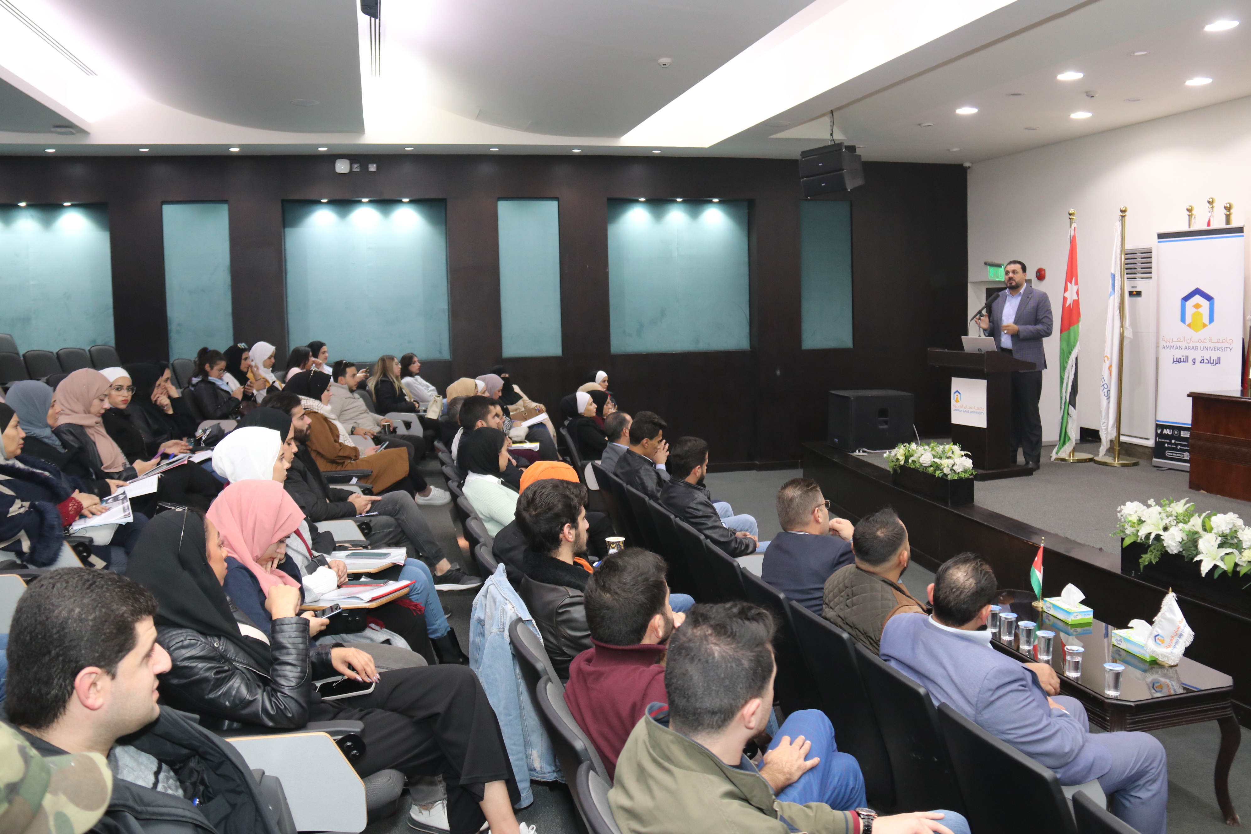 محاضرة "مخاطر المخدرات على المجتمع" في عمان العربية 4