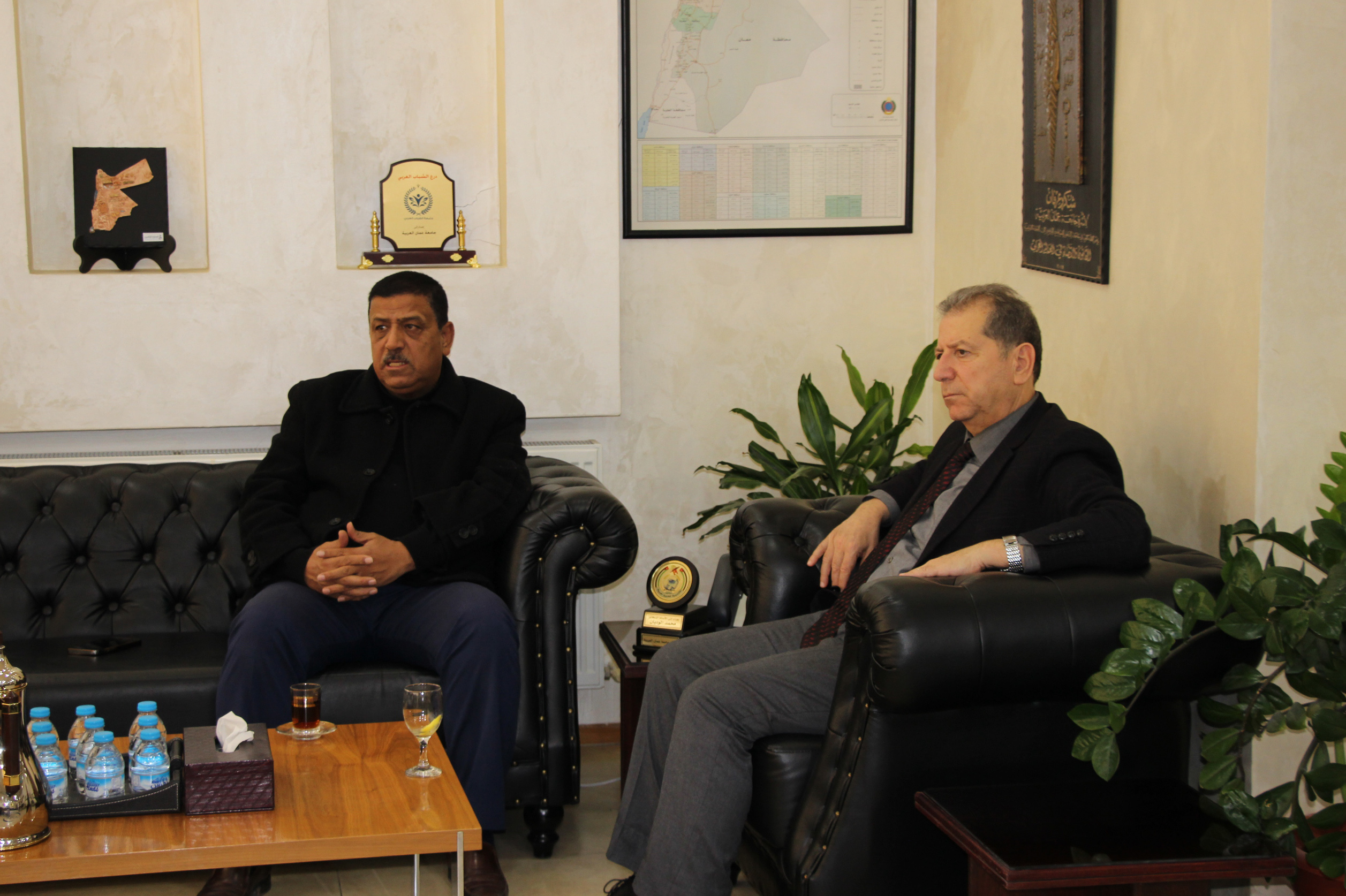اتفاقية تعاون بين "عمان العربية" ولجنة خدمات مخيم البقعة2