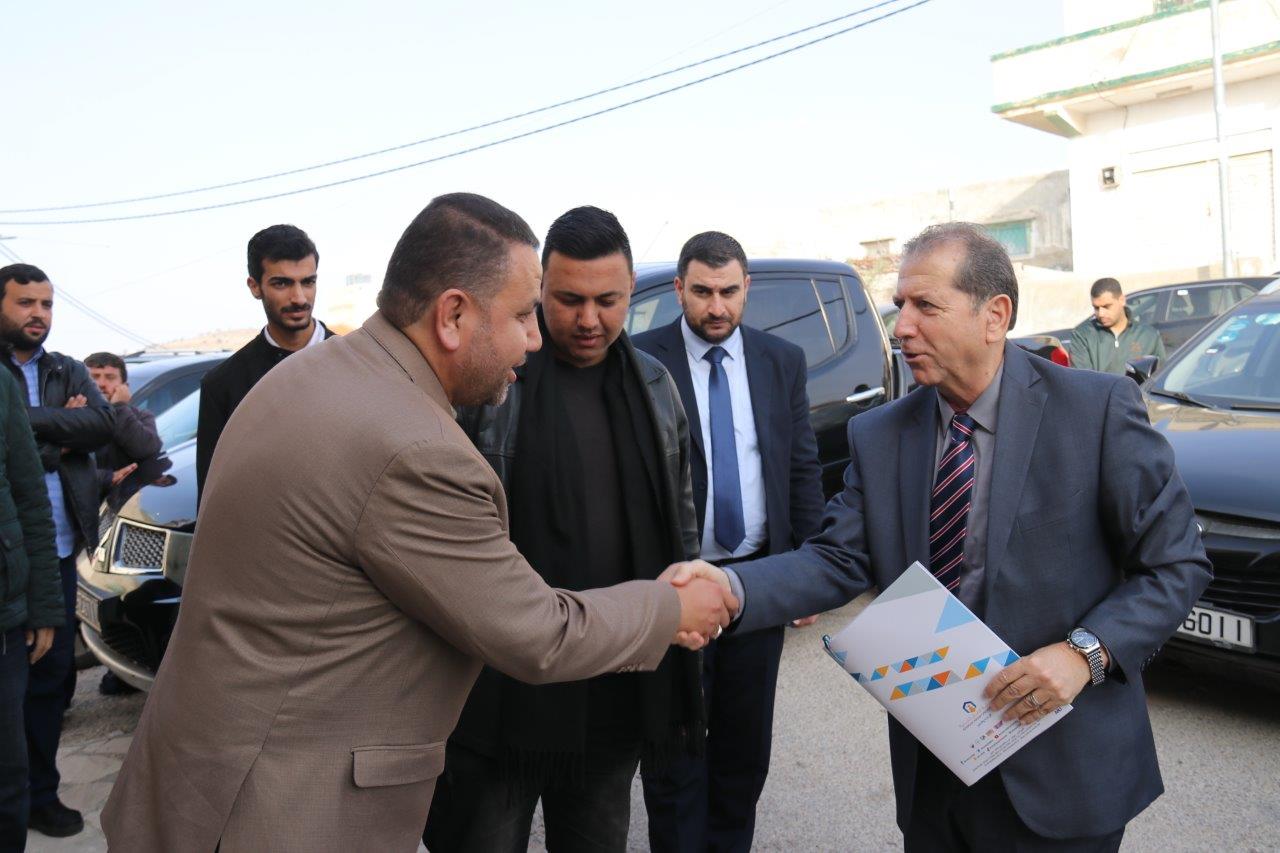 رئيس "عمان العربية" يلتقي وجهاء وسكان بلدية باب عمّان2