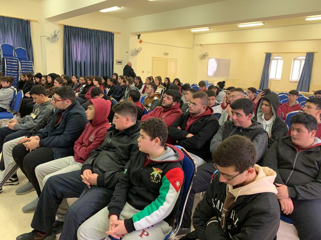 "عمان العربية " تطلق مبادرة (لا للتنمر) في مدرسة البطريركية اللاتينية1