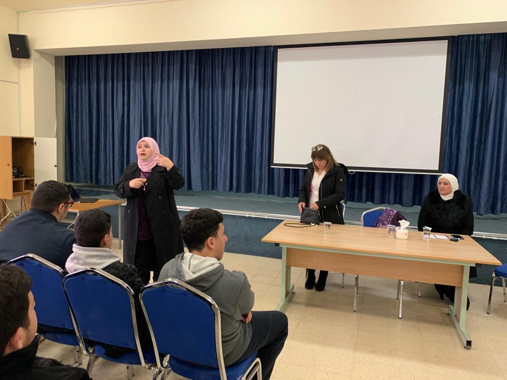 "عمان العربية " تطلق مبادرة (لا للتنمر) في مدرسة البطريركية اللاتينية3