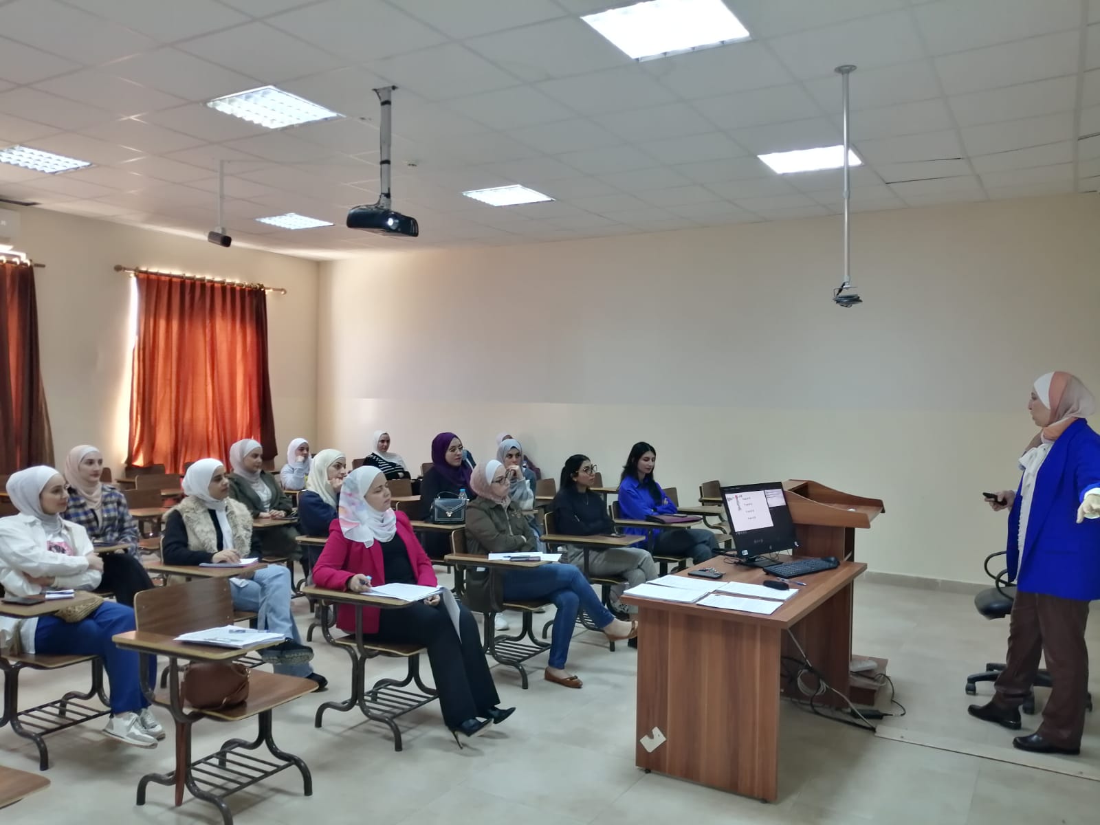 ورشة "أسس الكتابة الأكاديمية في البحث العلمي" لطلبة صيدلة عمان العربية4
