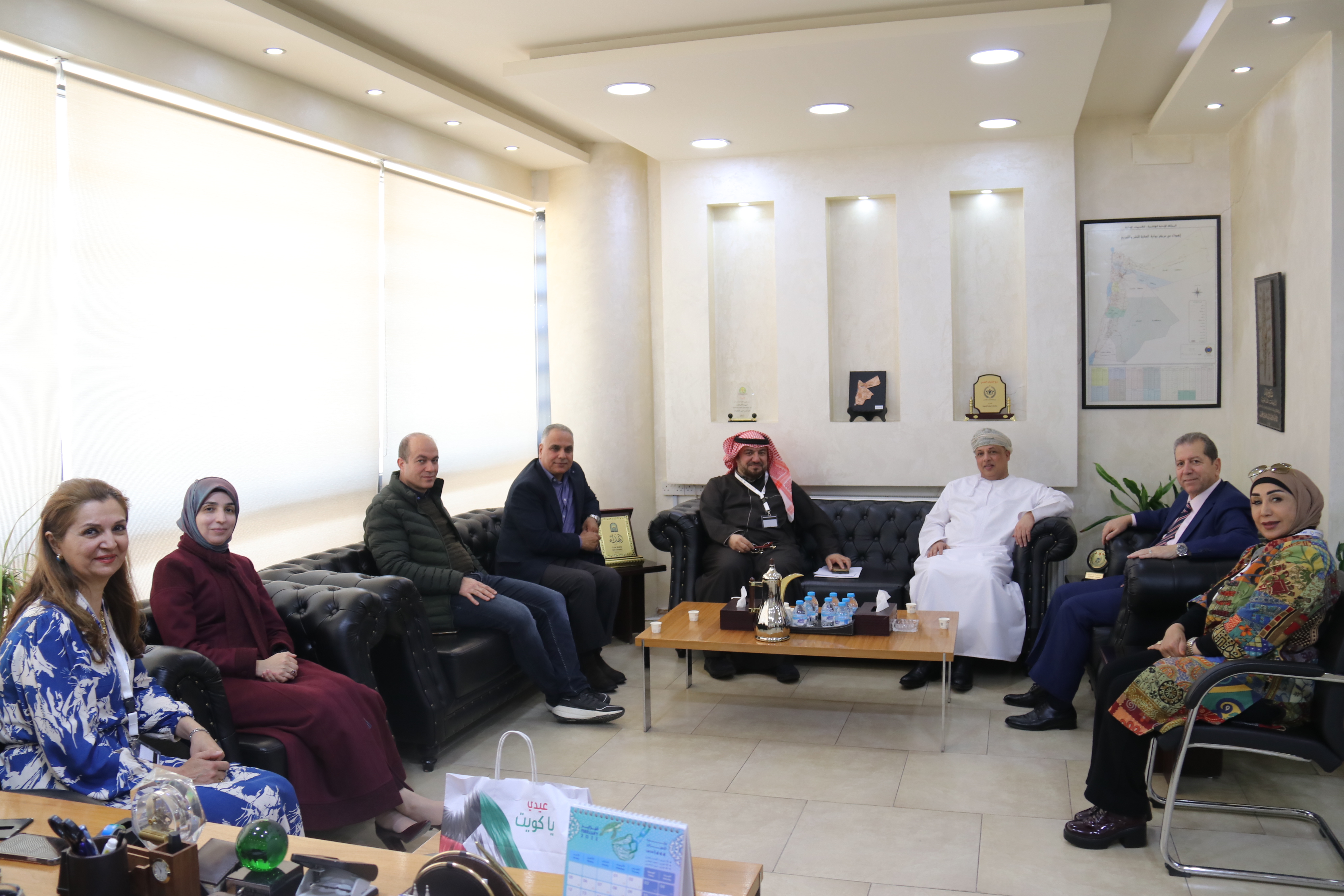 بحث سبل التعاون بين "عمان العربية" وسفارة سلطنة عُمان1