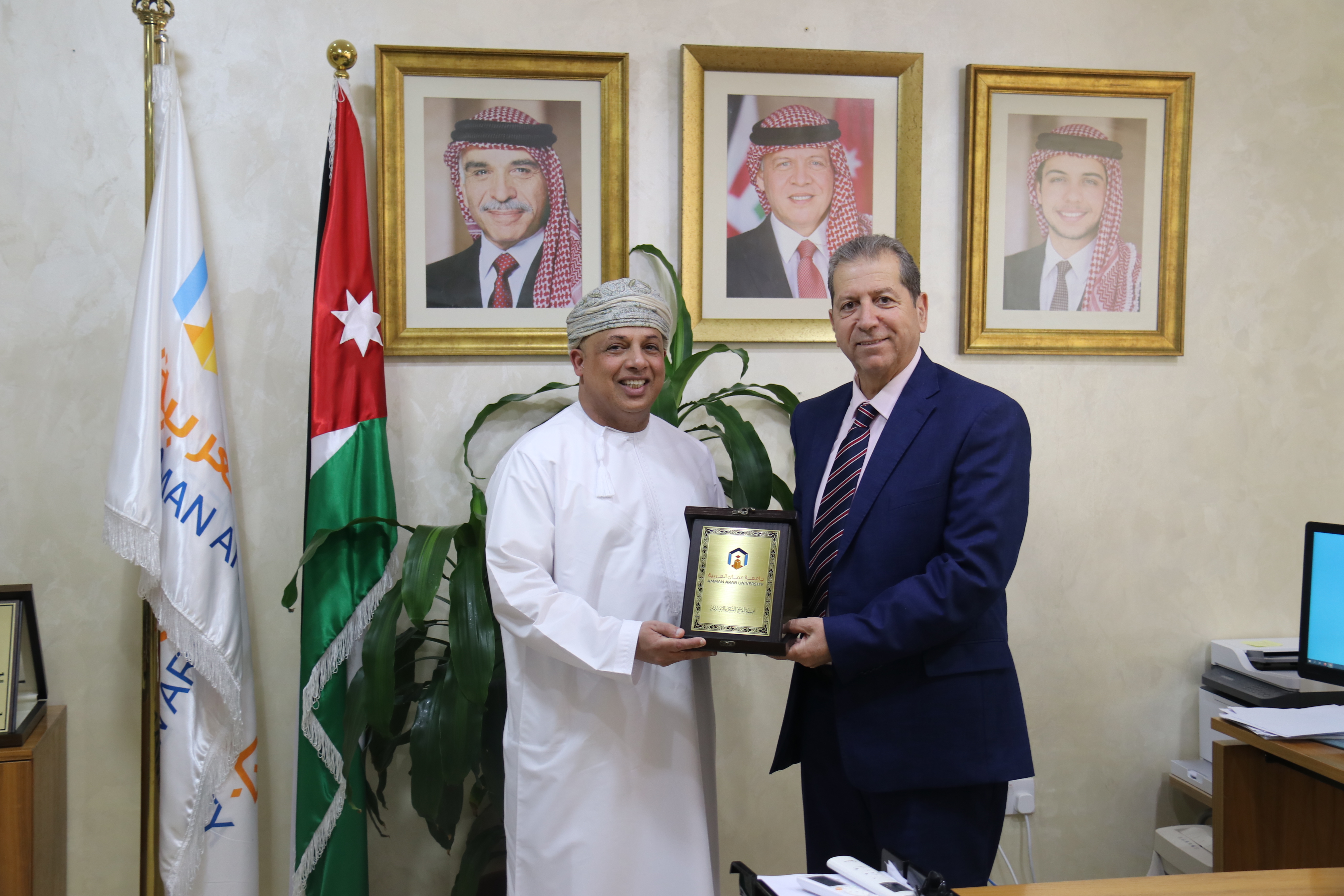 بحث سبل التعاون بين "عمان العربية" وسفارة سلطنة عُمان2