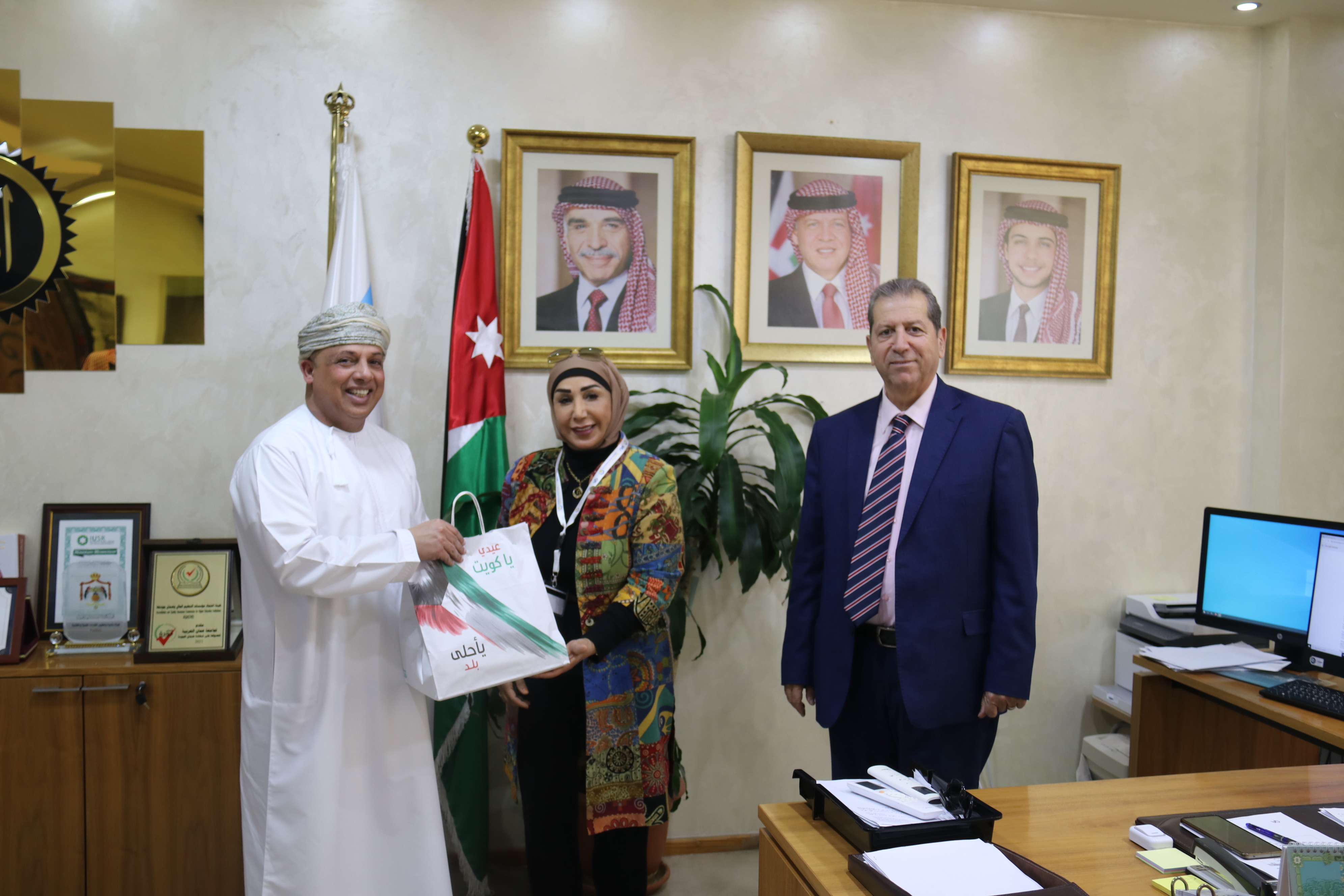 بحث سبل التعاون بين "عمان العربية" وسفارة سلطنة عُمان3