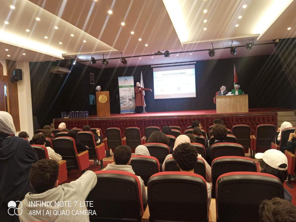 طلبة صيدلة "عمان العربية" يحاضرون حول العناية بالبشرة في مدارس الاتفاق الدولية2