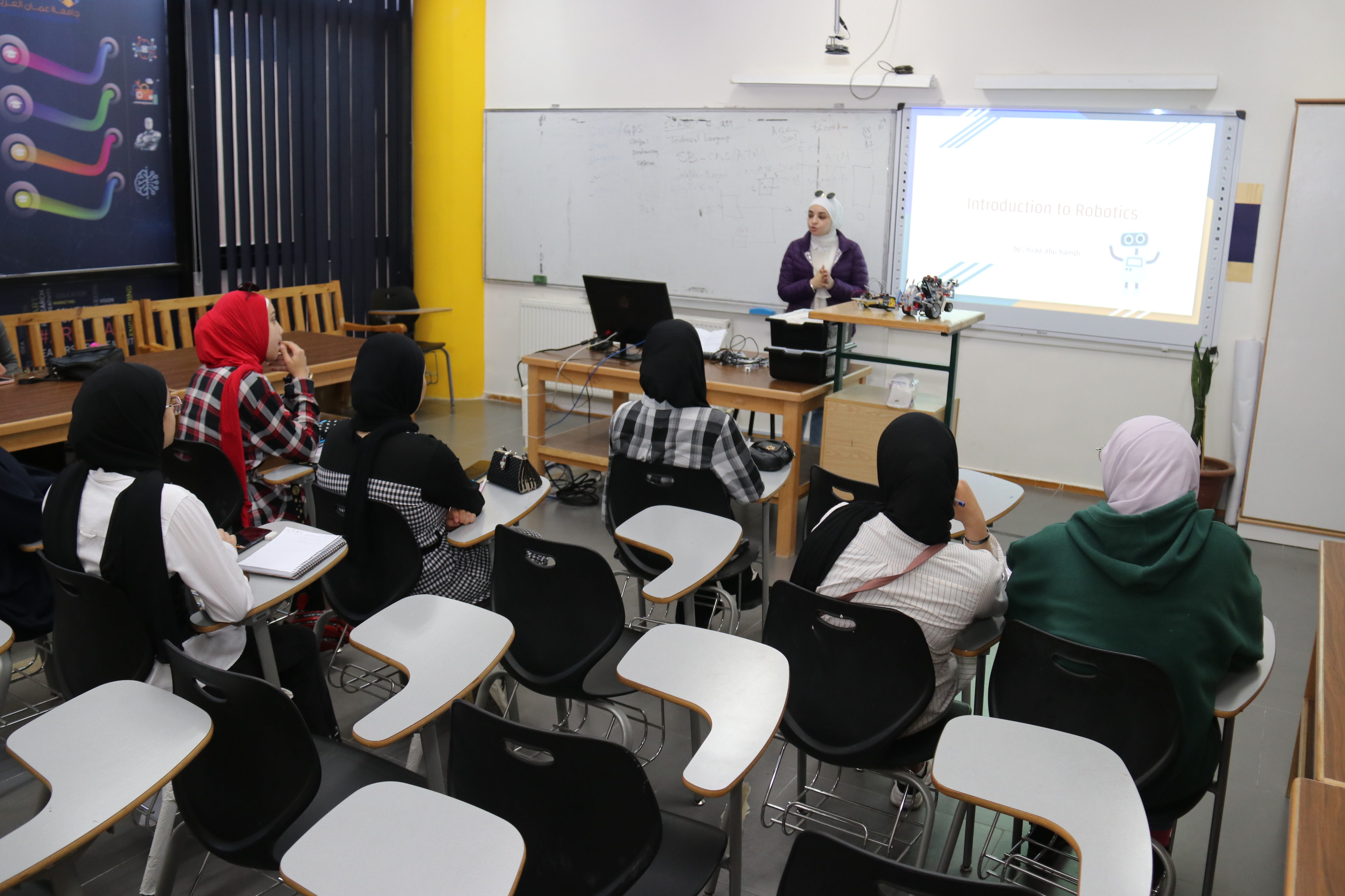 ورشات تدريبية لطلبة مدرسة أم الدنانير الأساسية في "عمّان العربية"7