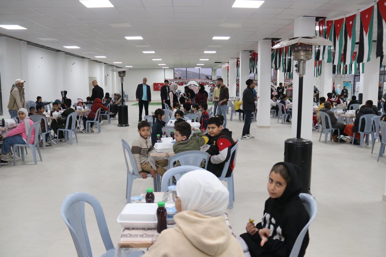 "عمّان العربية" تنظم الإفطار السنوي للأيتام في الحرم الجامعي8