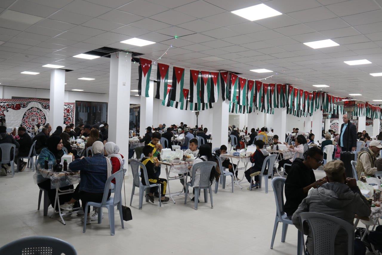 "عمّان العربية" تنظم الإفطار السنوي للأيتام في الحرم الجامعي9