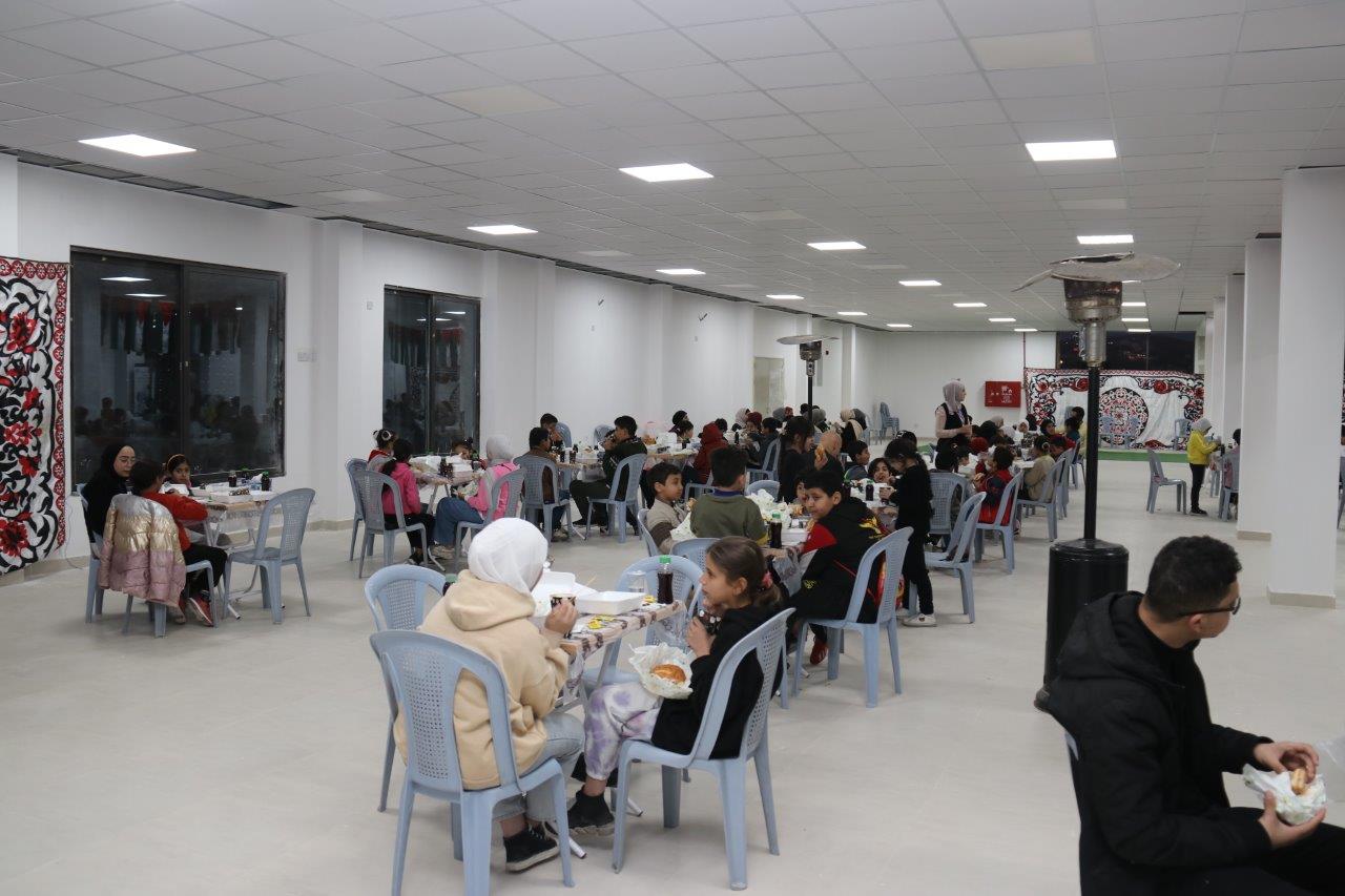 "عمّان العربية" تنظم الإفطار السنوي للأيتام في الحرم الجامعي10